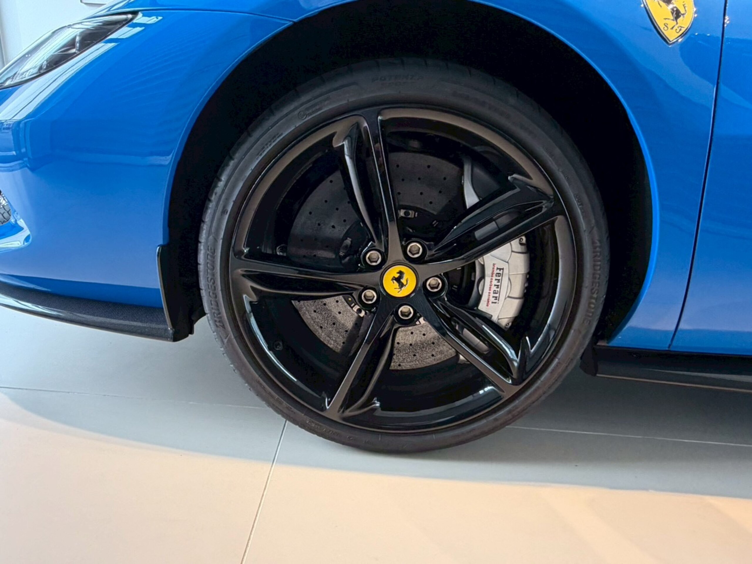 2025 Ferrari 296GTS — Photo 13 / 16