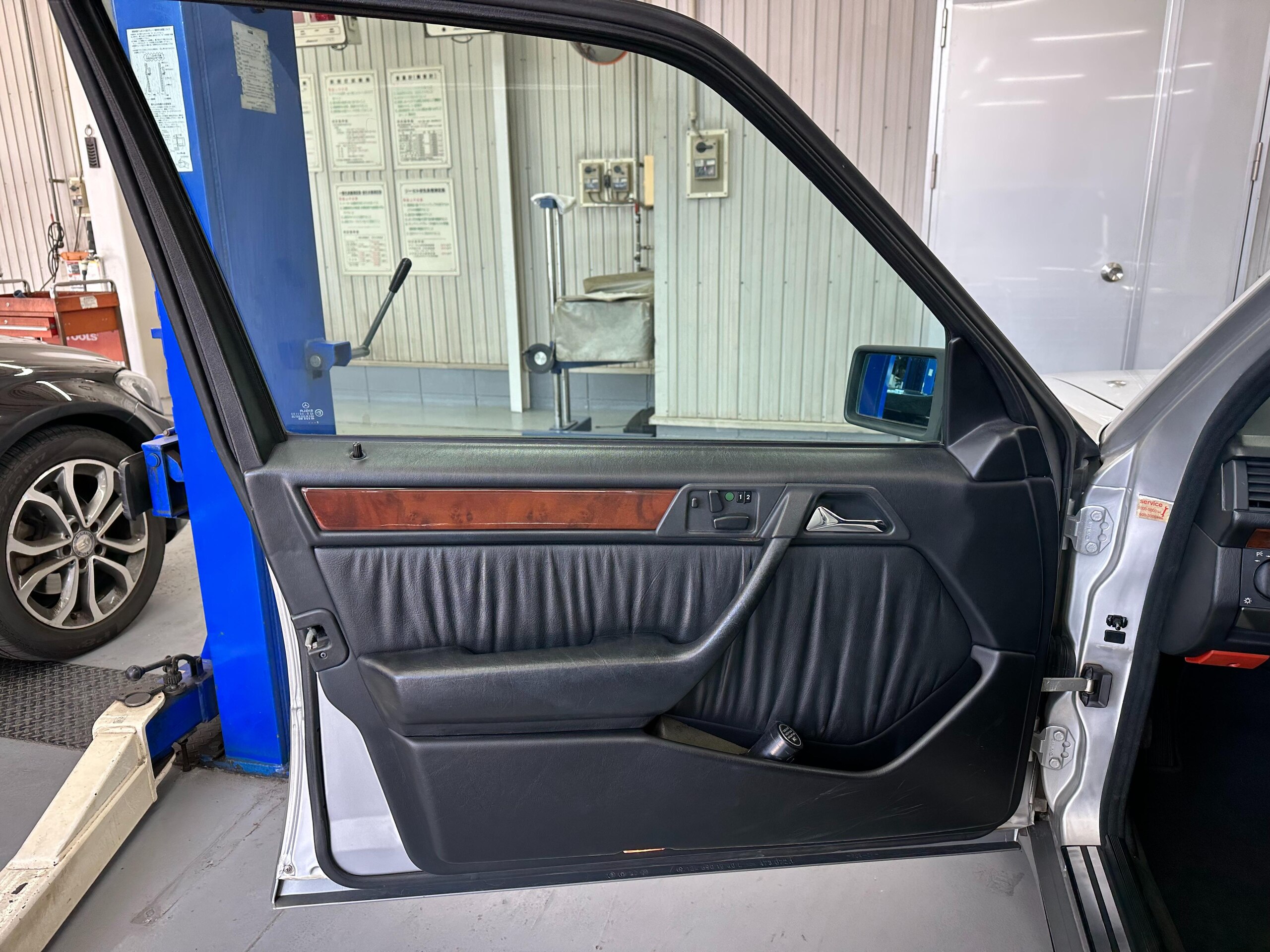 1993 Mercedes Benz 500E — Photo 10 / 22