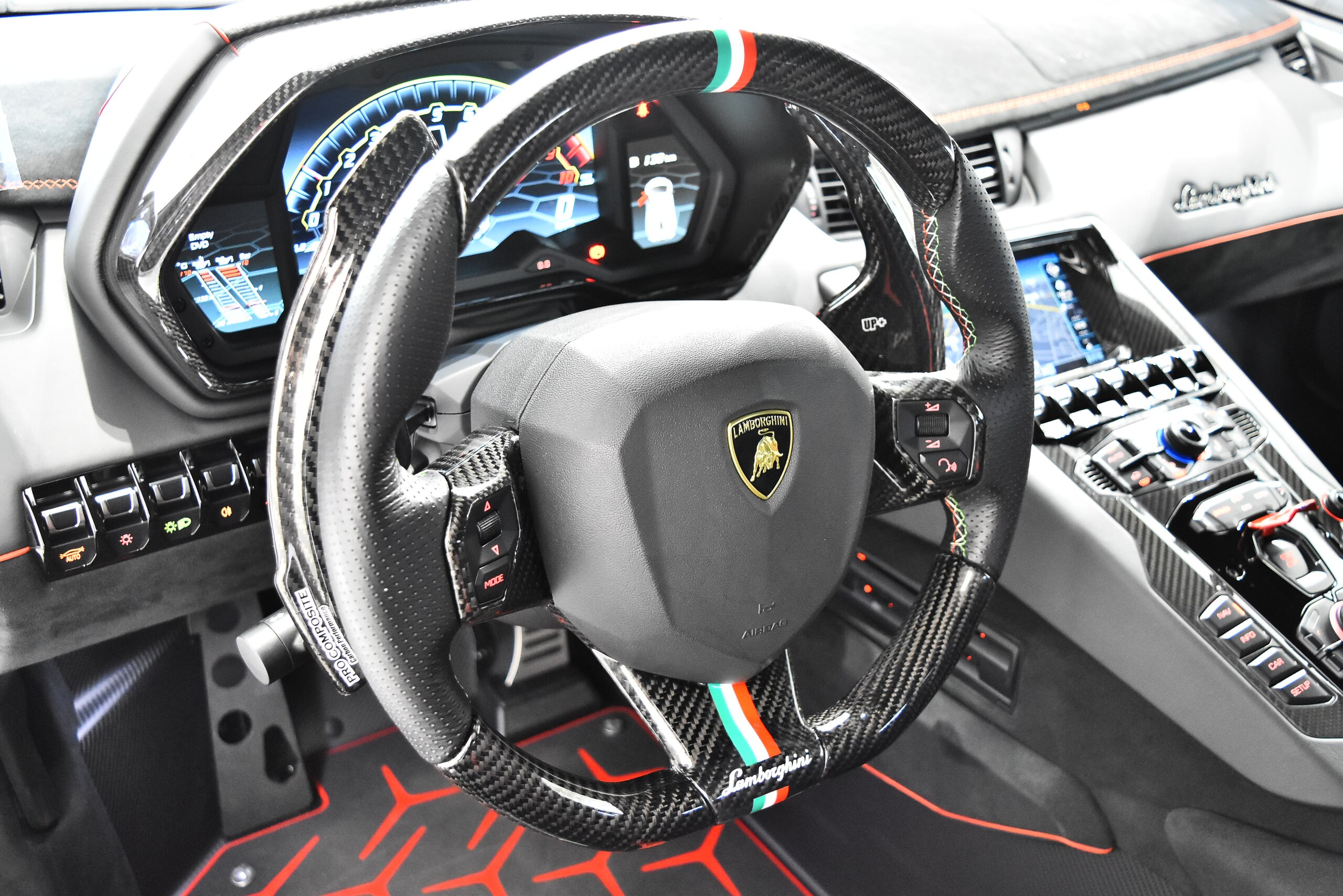 2019 Lamborghini Aventador SVJ — Photo 9 / 19