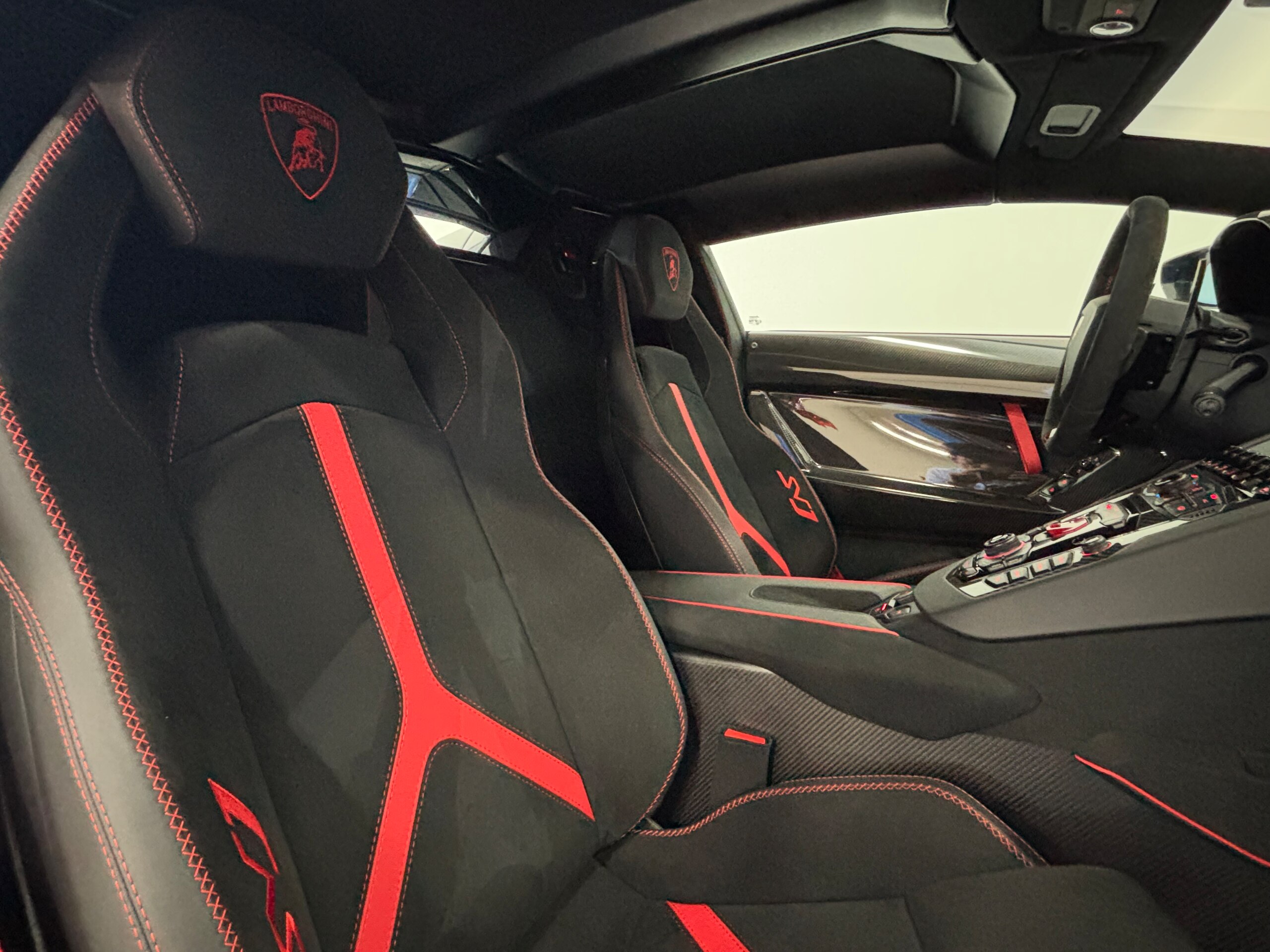 2020 Lamborghini Aventador SVJ Roadster — Photo 31 / 40