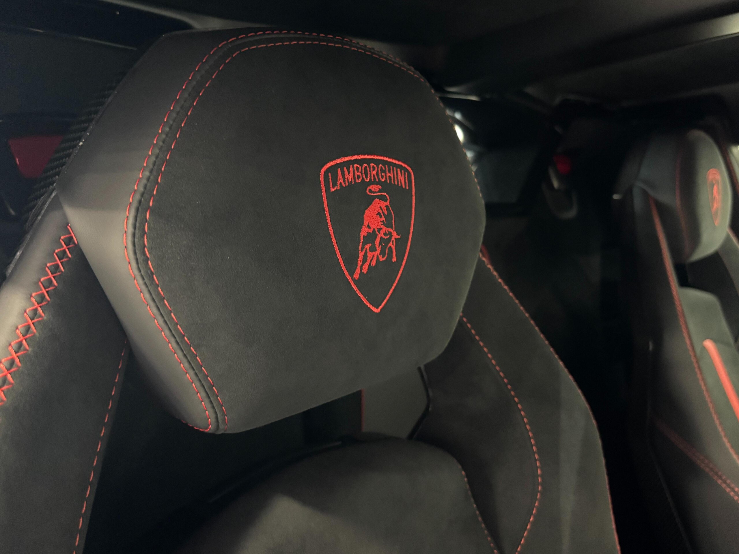 2020 Lamborghini Aventador SVJ Roadster — Photo 32 / 40