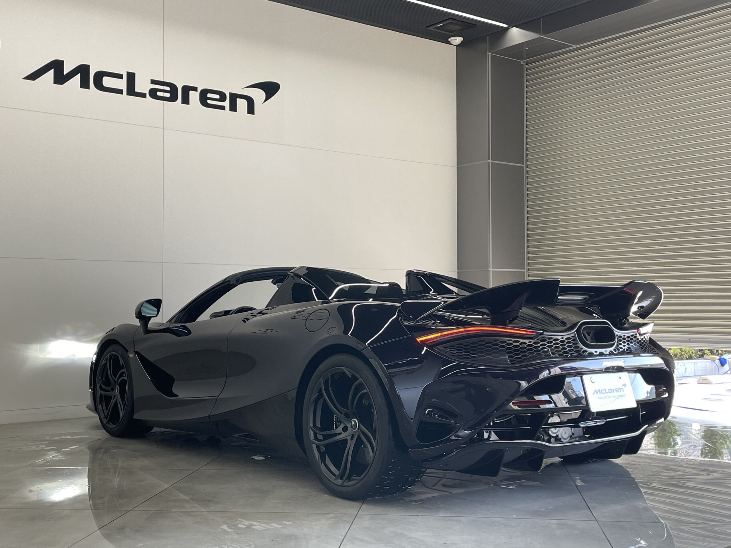 2024 McLaren 750S Spider — Photo 9 / 18