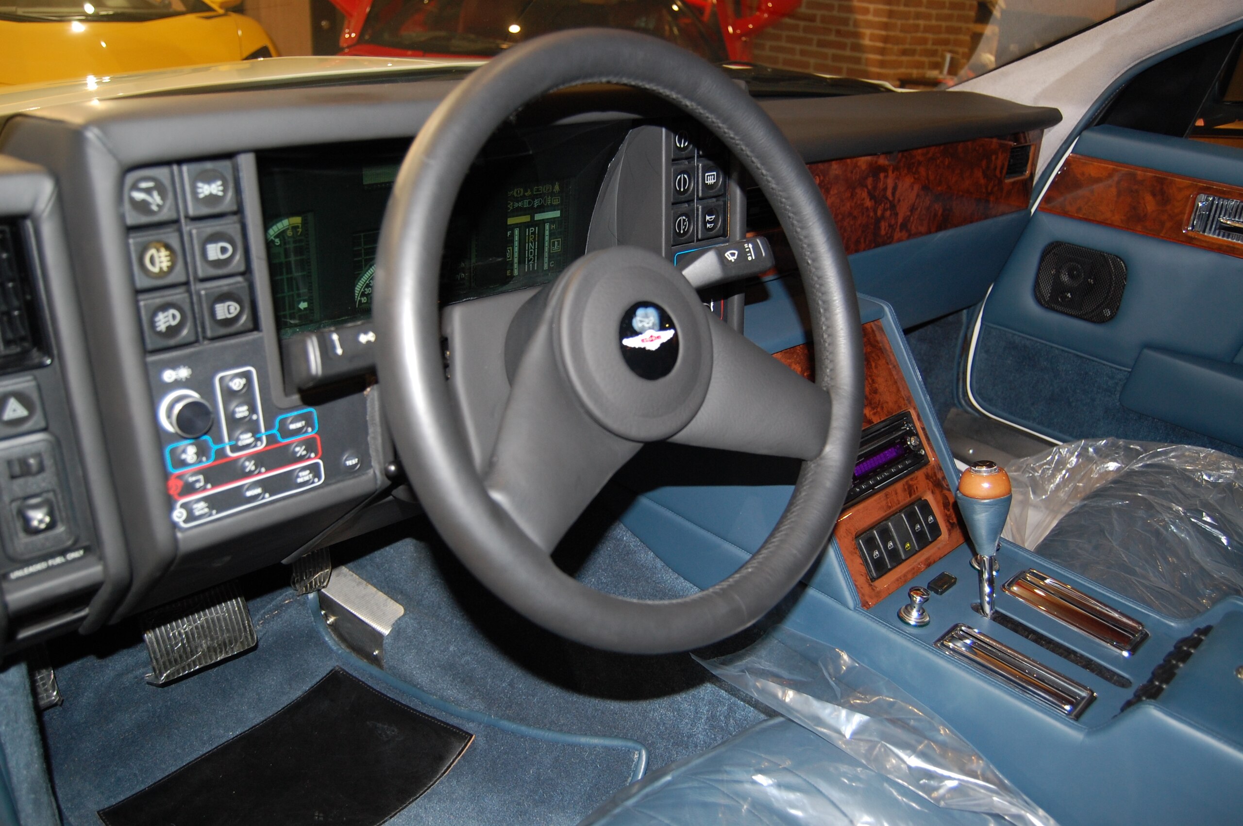 1988 Aston Martin Lagonda — Photo 6 / 11
