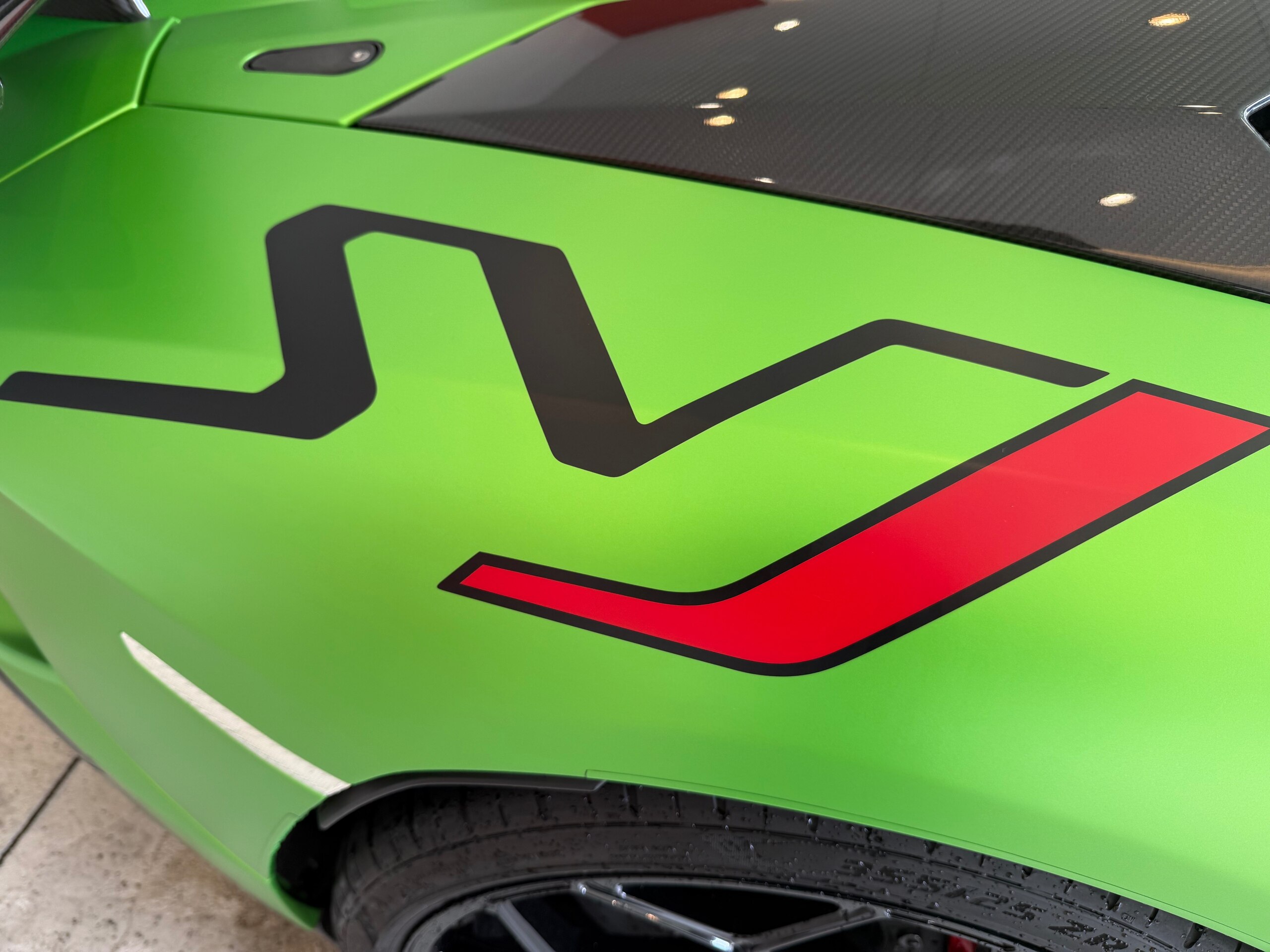 2019 Lamborghini Aventador SVJ — Photo 19 / 22