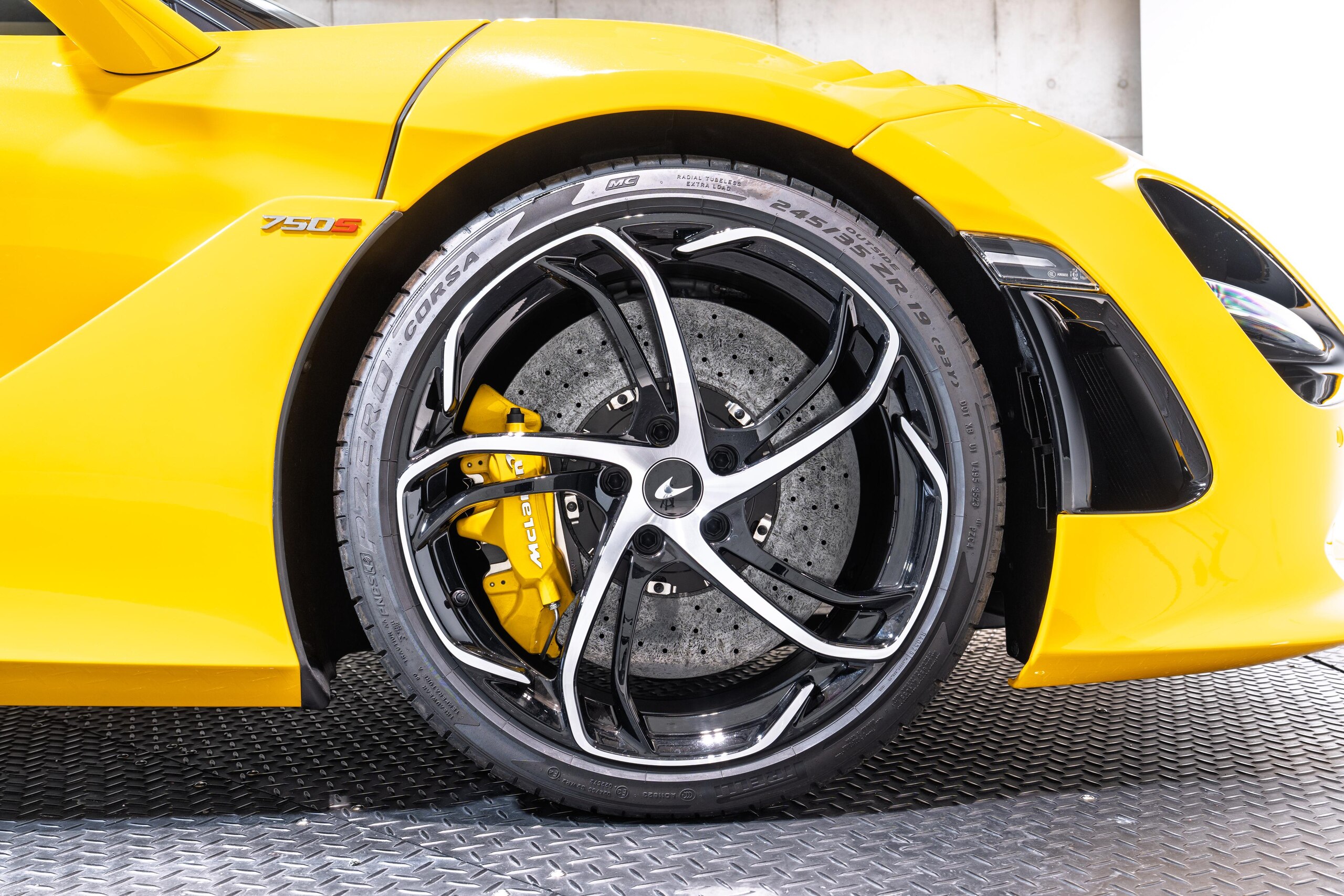 2024 McLaren 750S — Photo 17 / 18