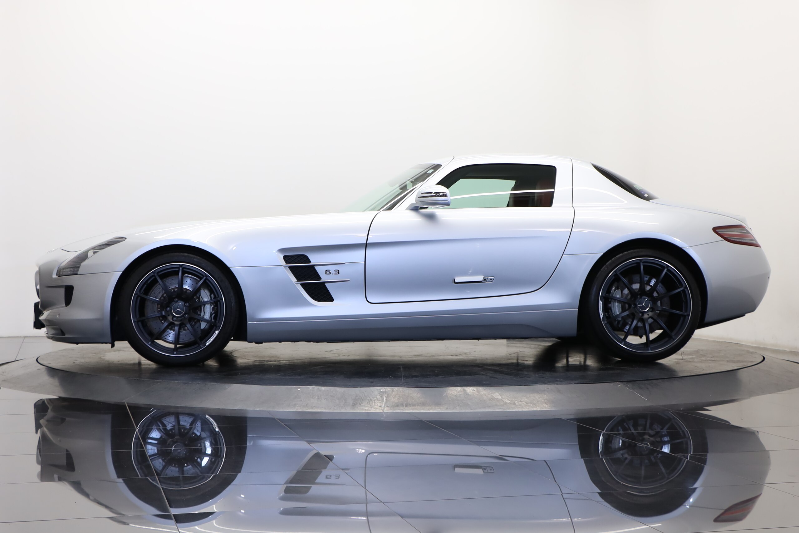 2010 Mercedes Benz SLS AMG — Photo 9 / 21