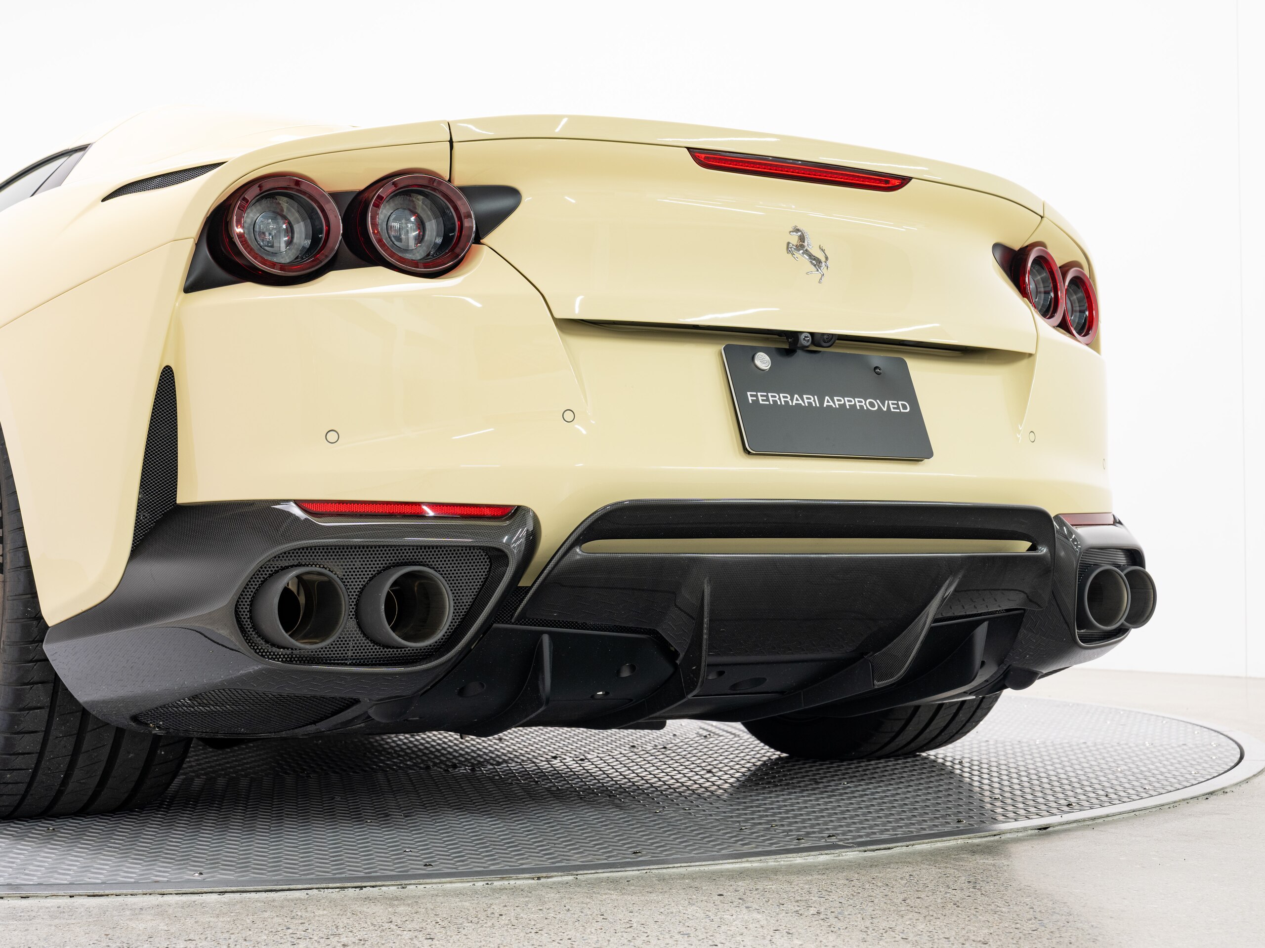 2023 Ferrari 812GTS — Photo 23 / 32
