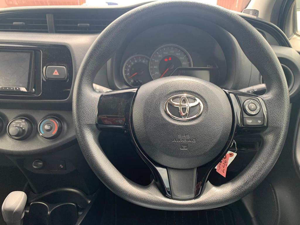 2019 Toyota Vitz — Photo 10 / 17