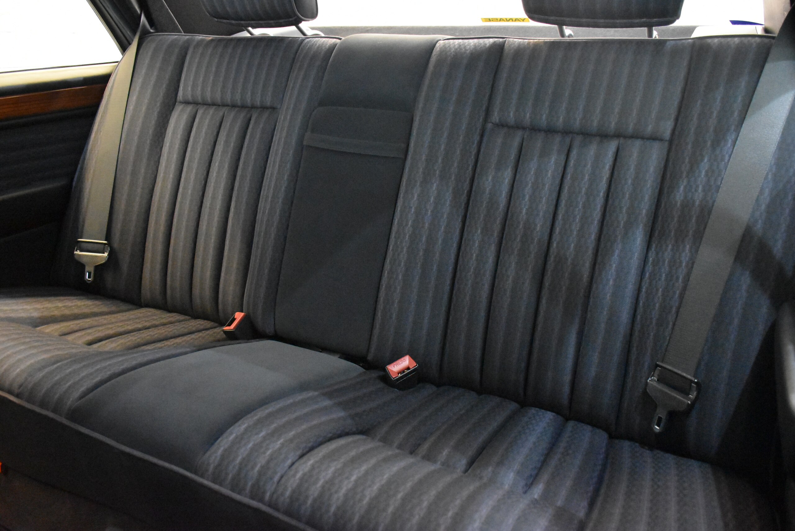 1992 Mercedes Benz 300E-24 — Photo 12 / 19