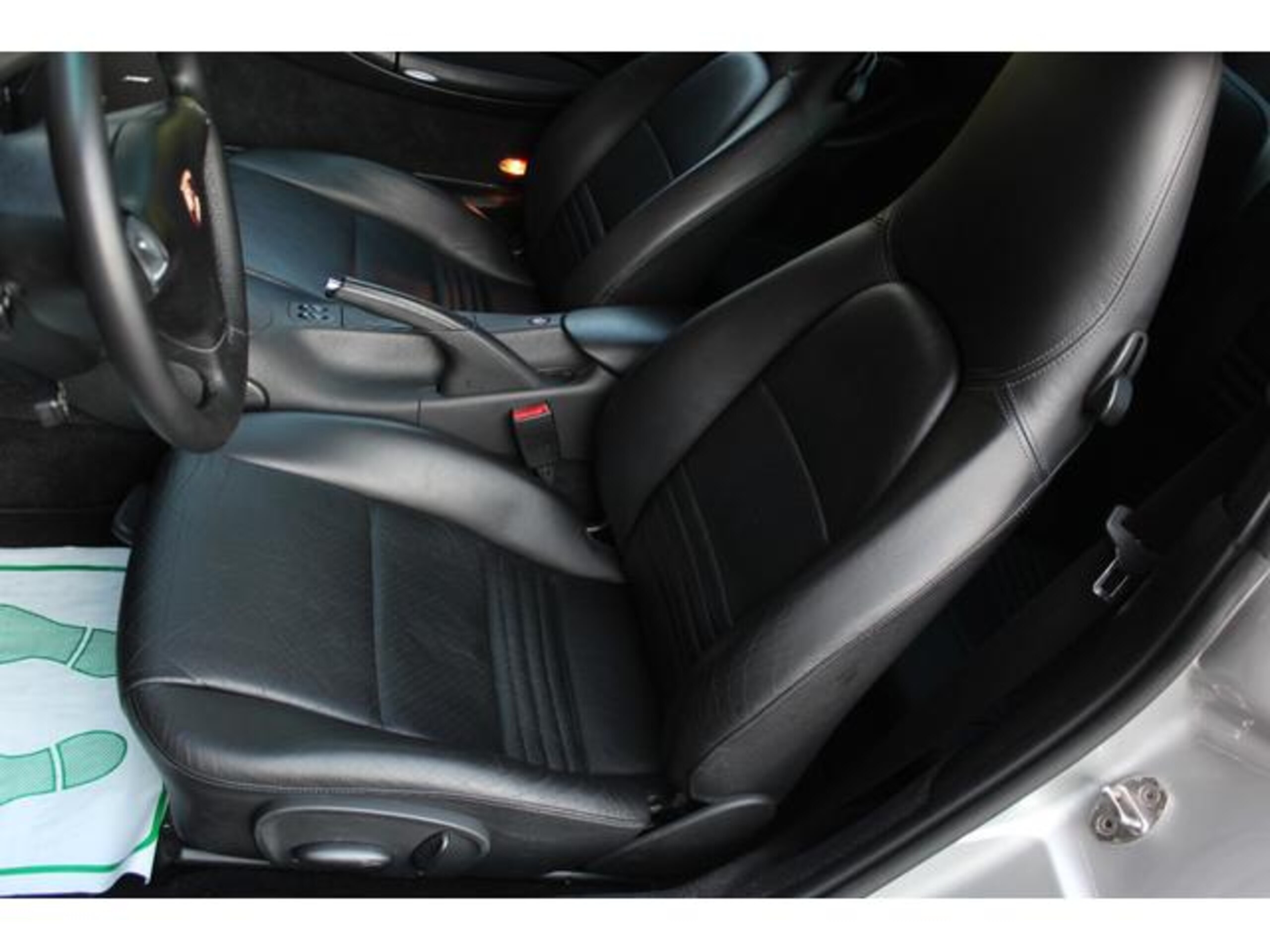 2002 Porsche 911 Carrera — Photo 8 / 18