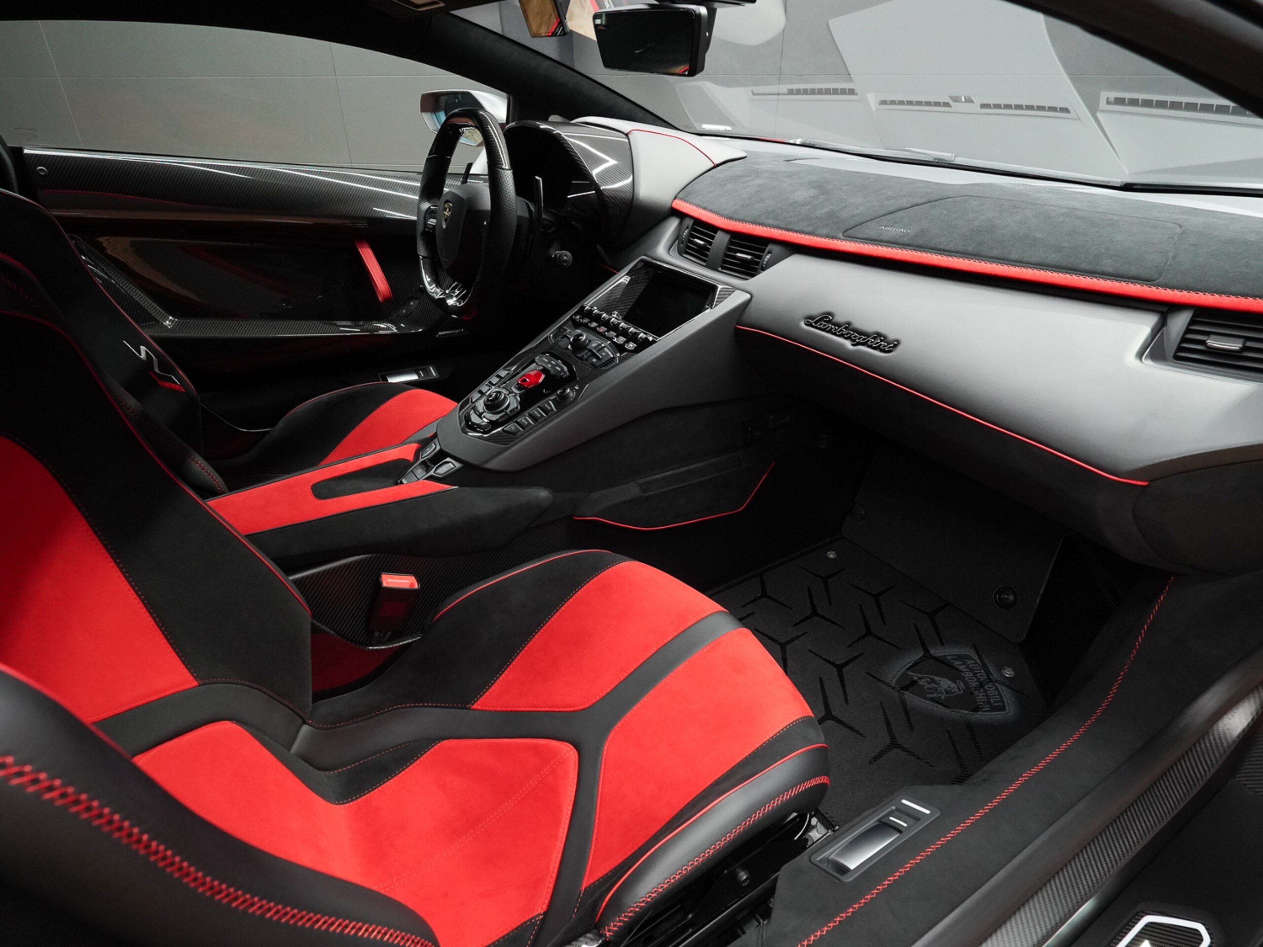 2021 Lamborghini Aventador SVJ — Photo 73 / 74