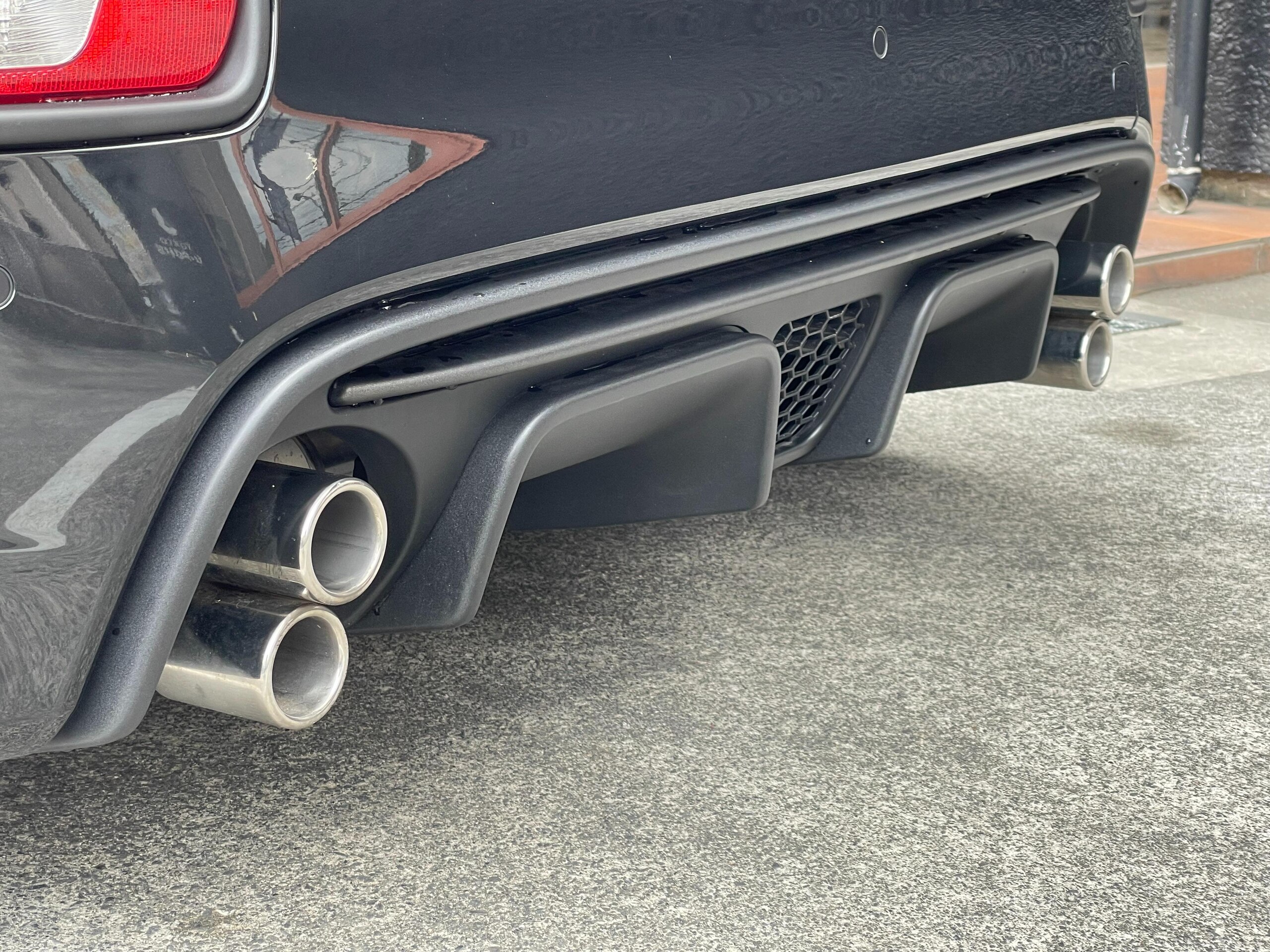 2025 Abarth 695 75th Anniversary — Photo 14 / 33