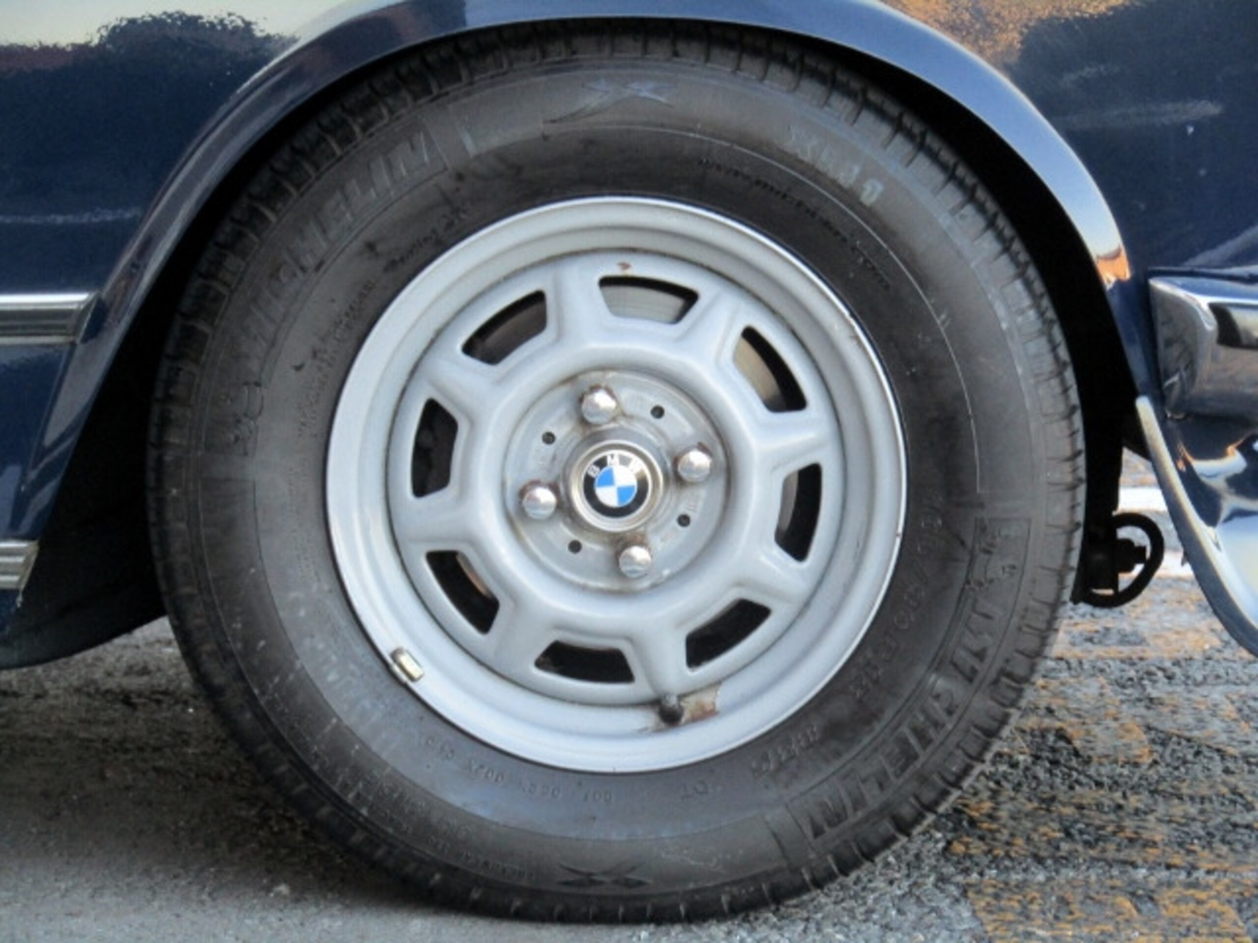 1977 BMW 2002 — Photo 9 / 15