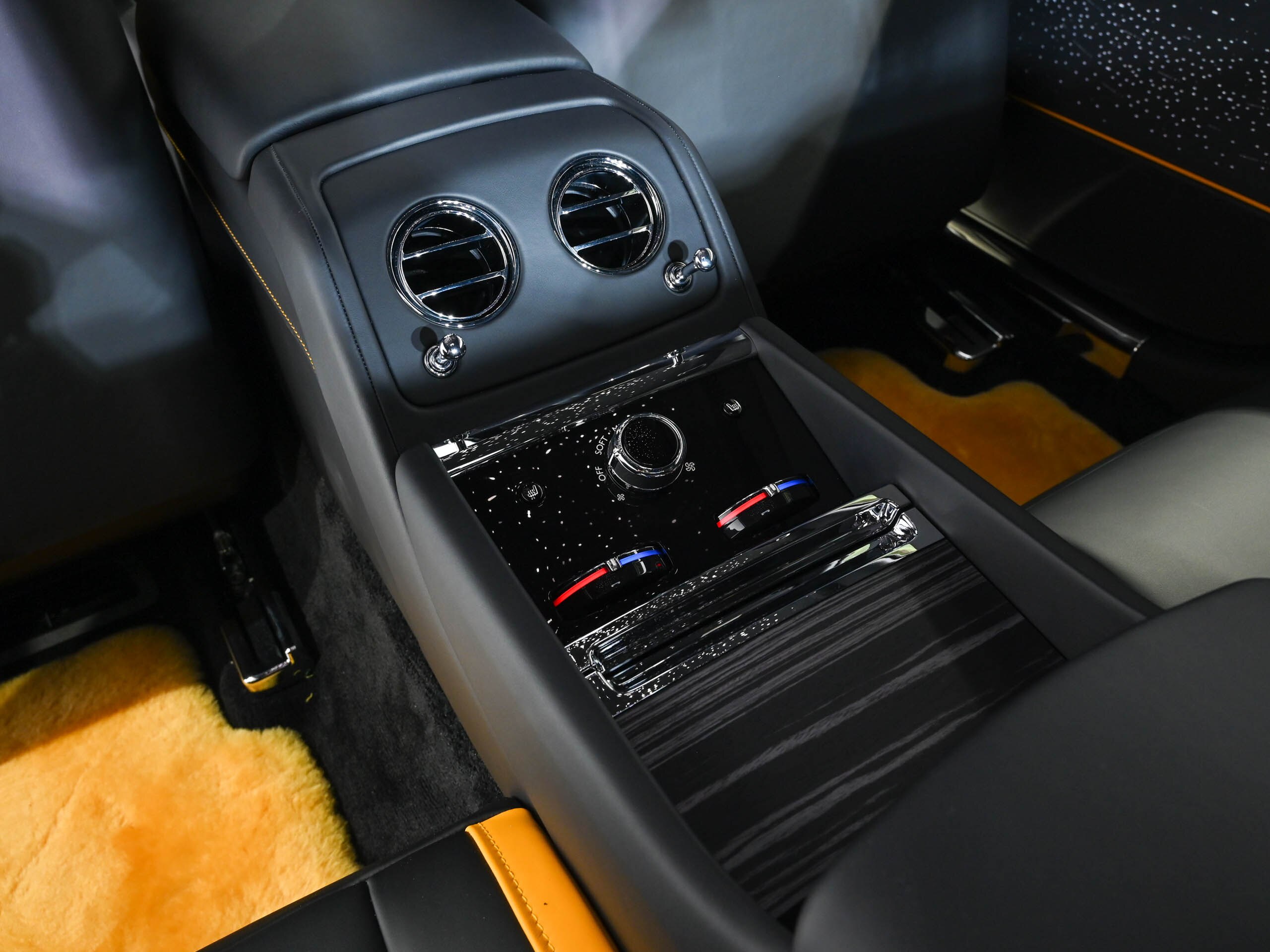 2024 Rolls-Royce Specter — Photo 18 / 22