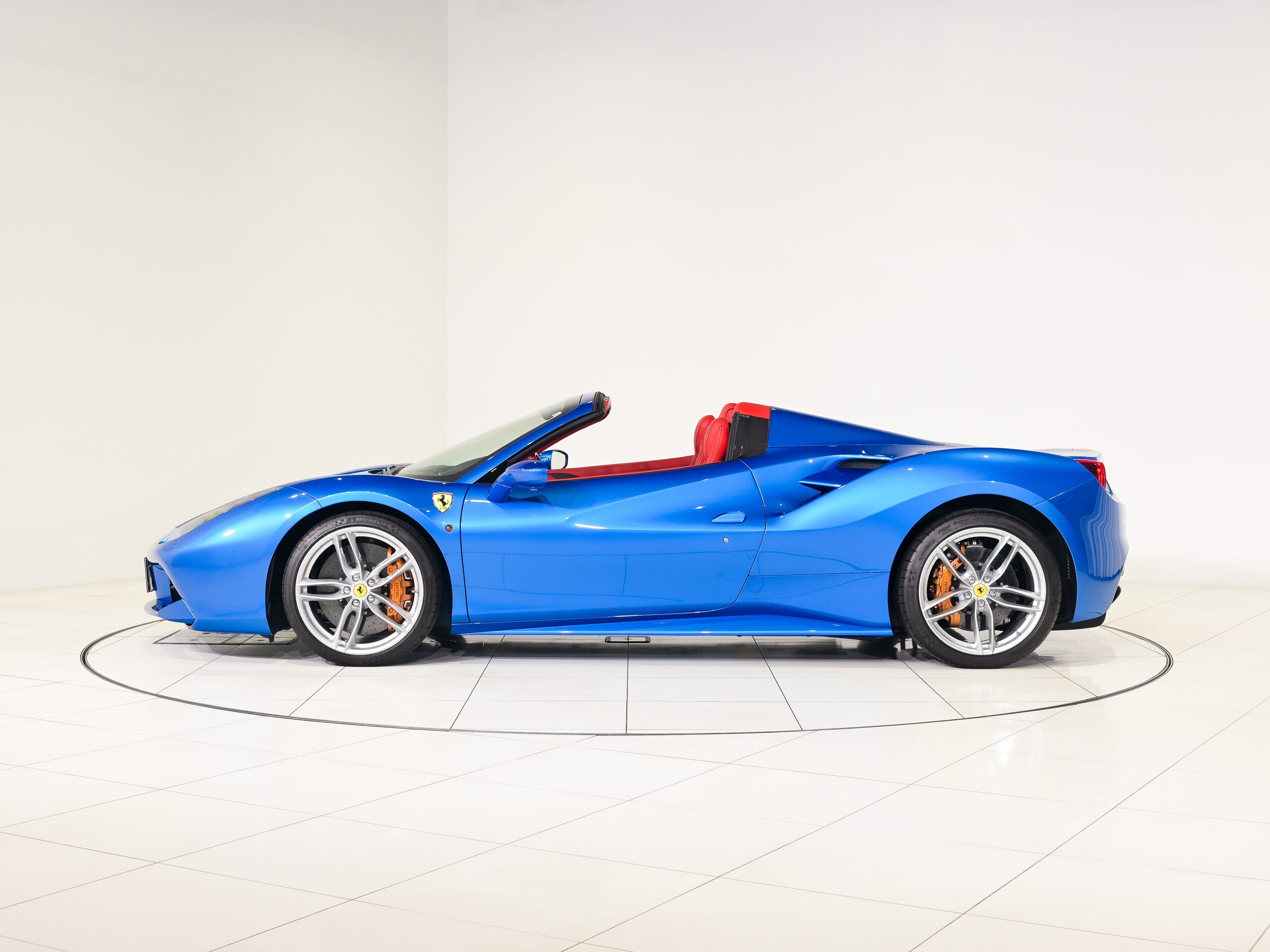 2018 Ferrari 488 Spider — Photo 8 / 22