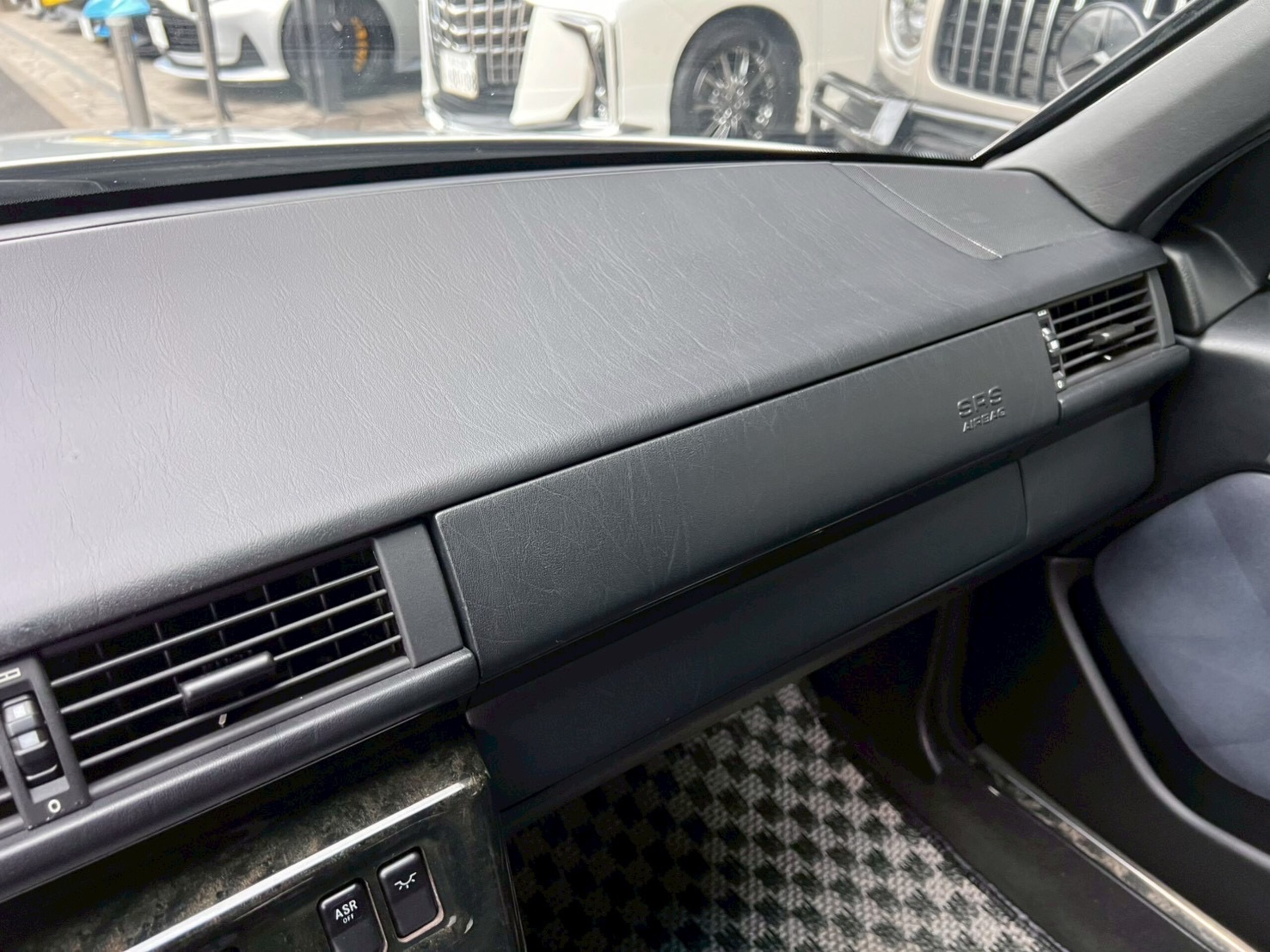 1995 Mercedes Benz E60 AMG — Photo 46 / 74