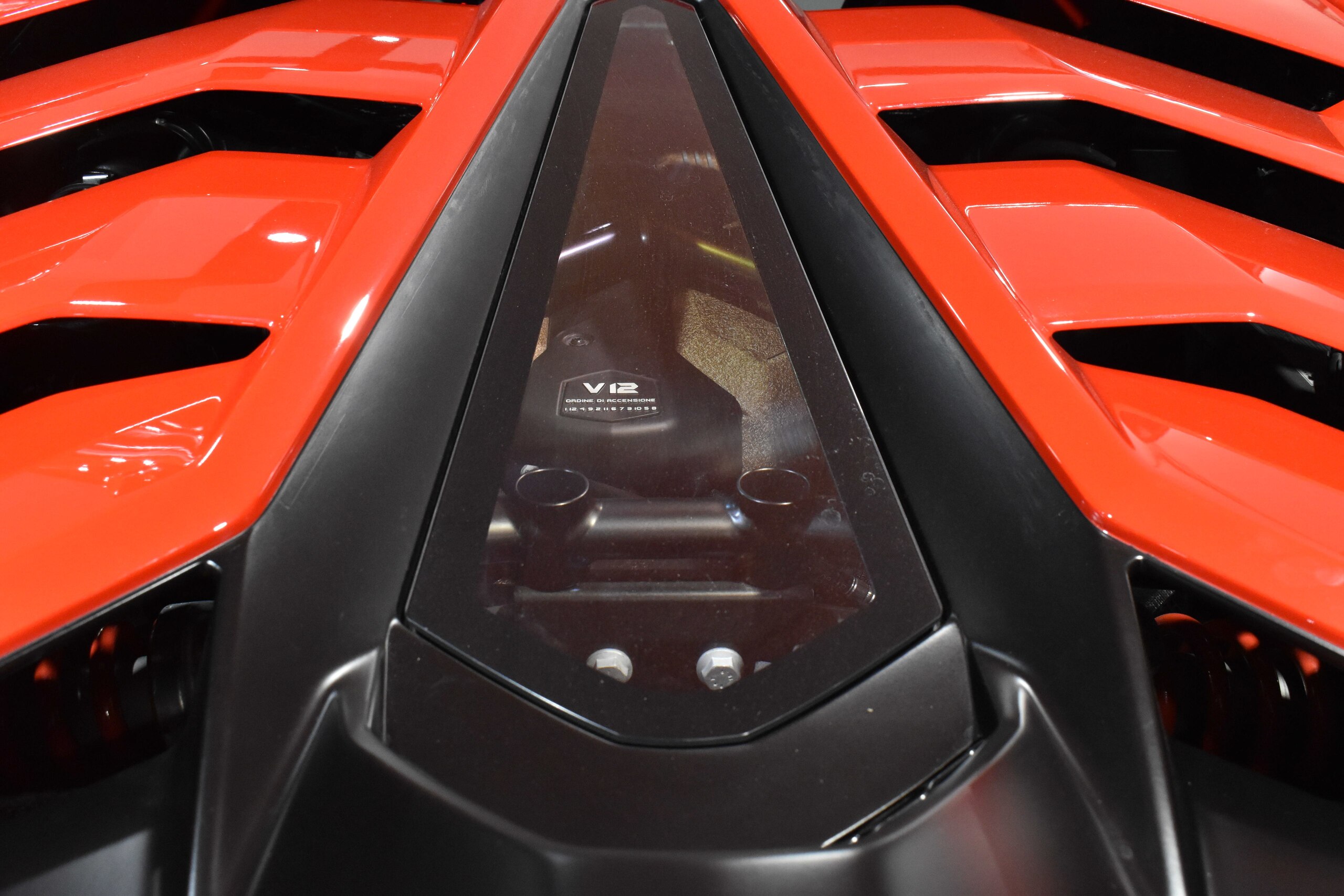 2019 Lamborghini Aventador SVJ — Photo 15 / 16