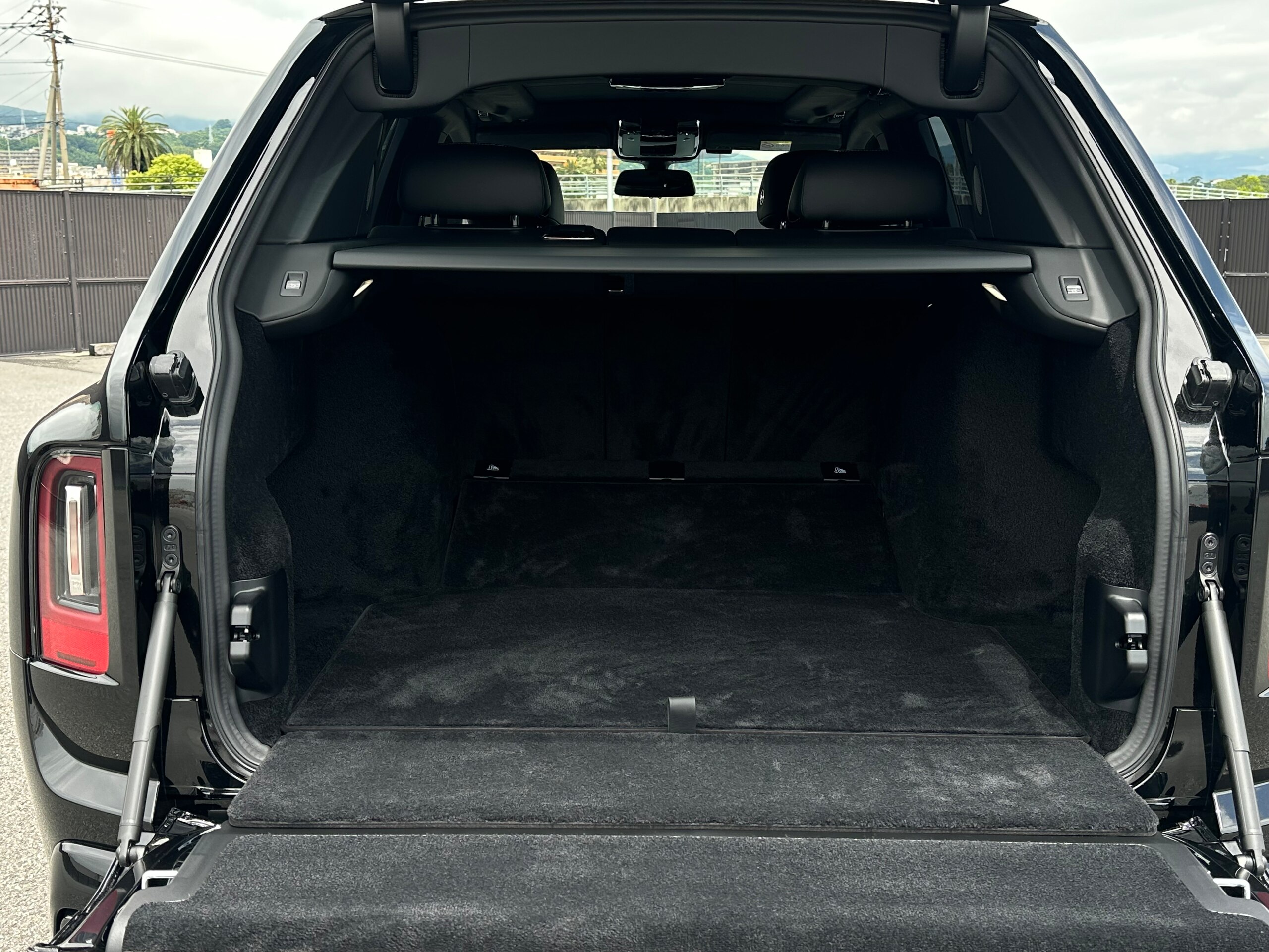 2025 Rolls-Royce Cullinan — Photo 21 / 22