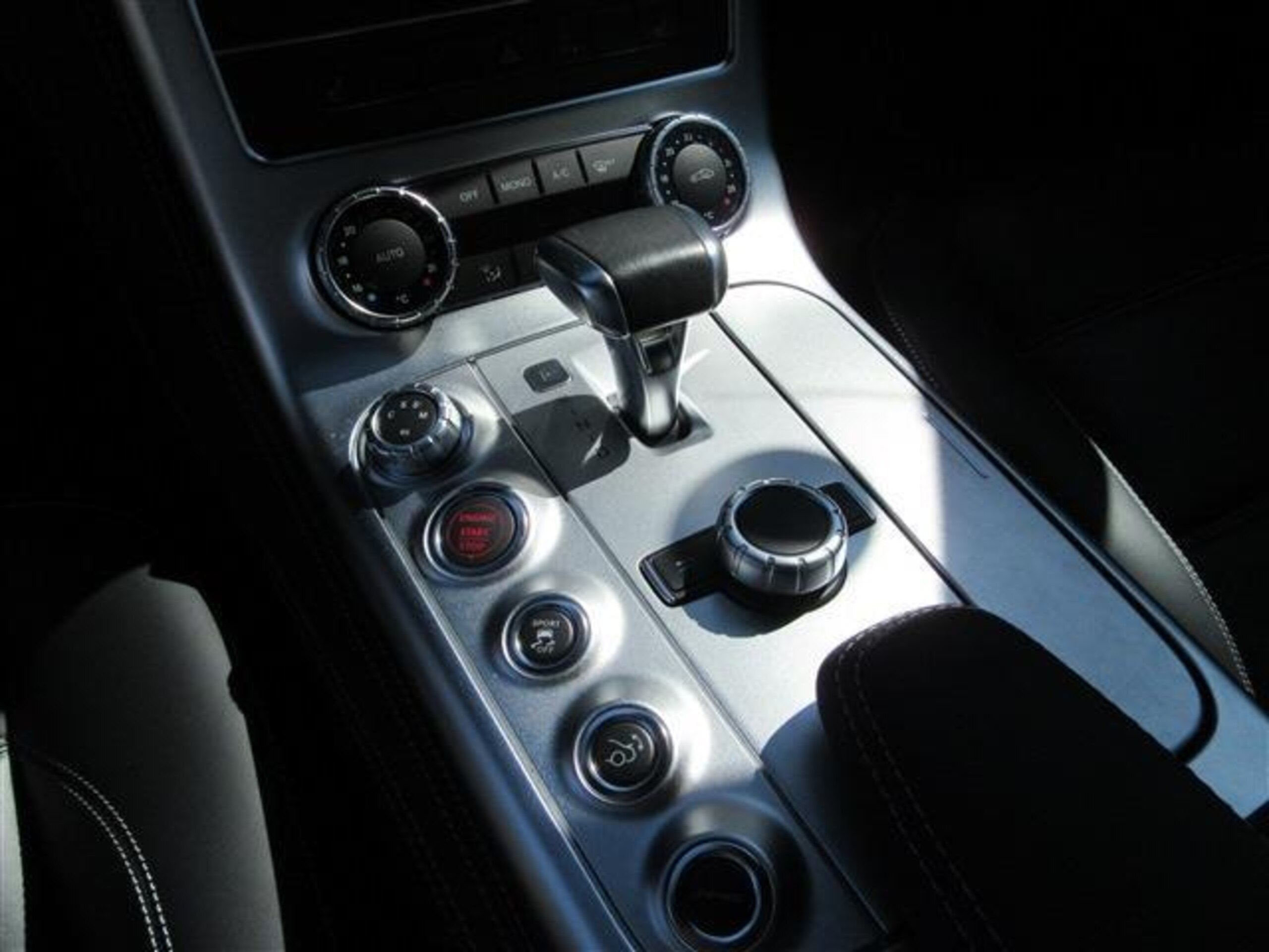 2011 Mercedes Benz SLS AMG — Photo 9 / 11