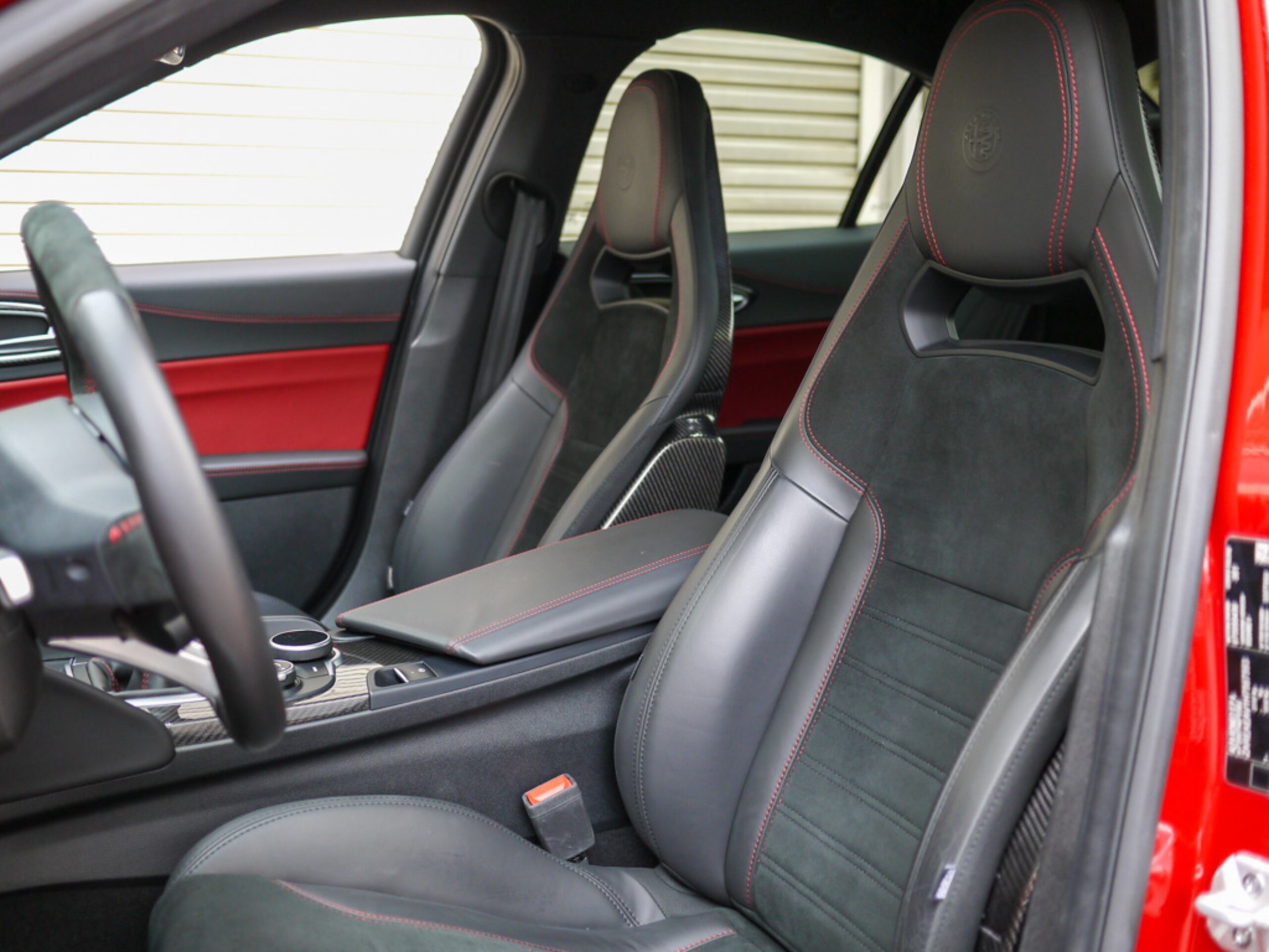 2018 Alfa Romeo Giulia Quadrifoglio — Photo 8 / 20