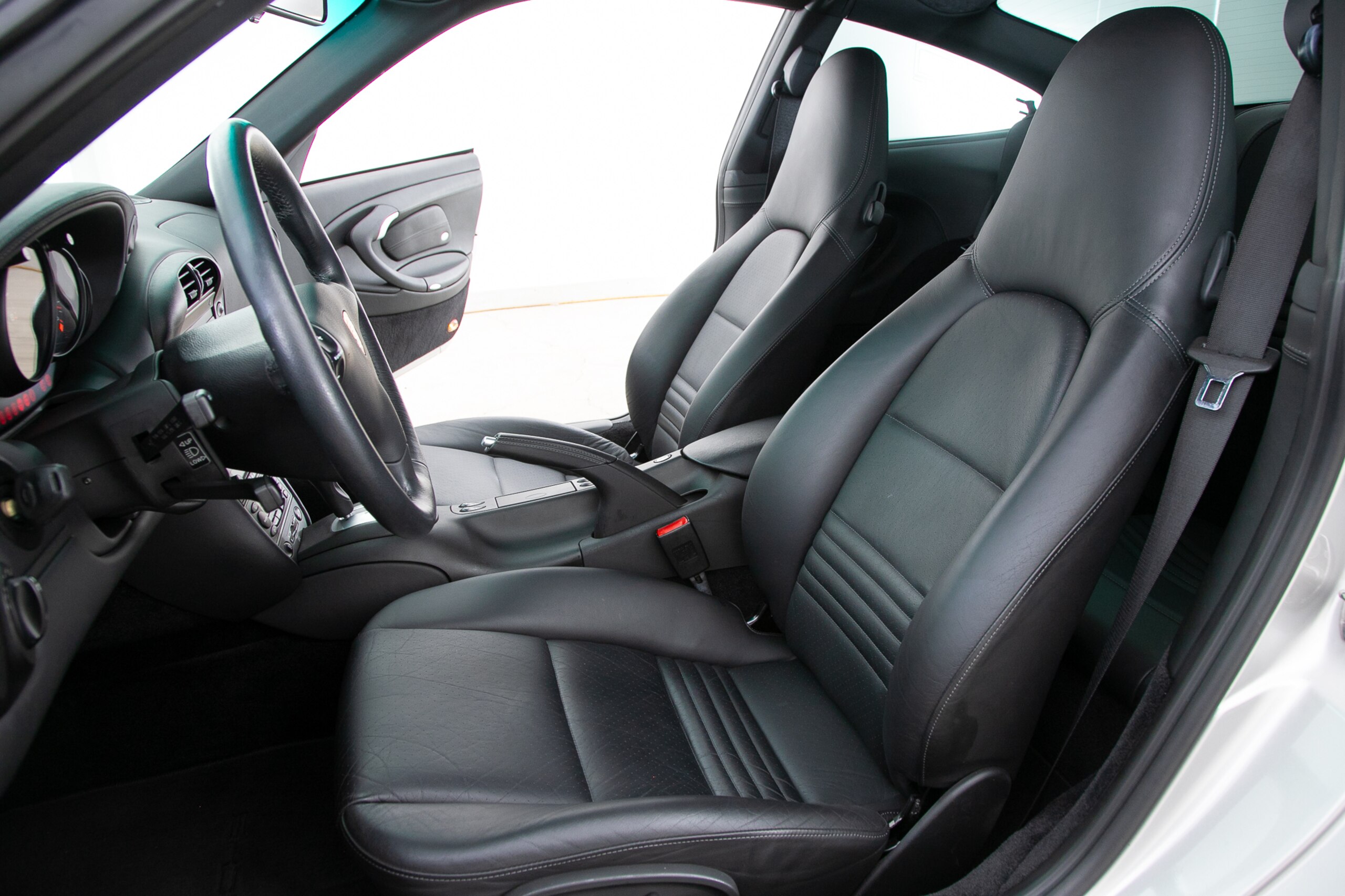 2002 Porsche 911 Carrera 4 — Photo 9 / 20