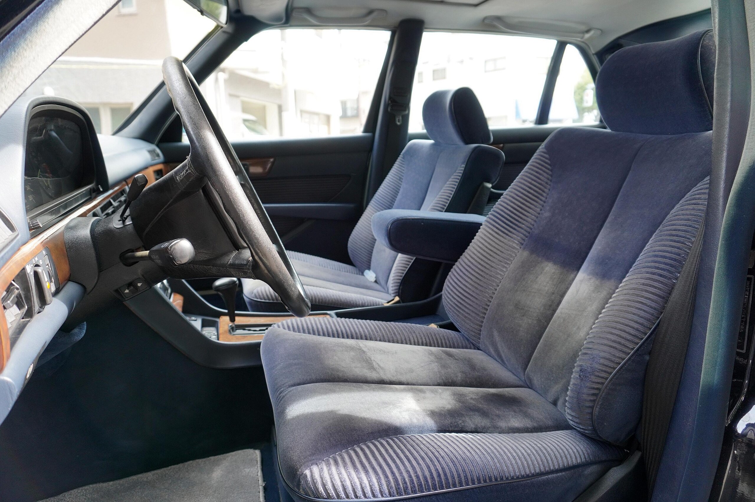 1987 Mercedes Benz 560SEL — Photo 7 / 14