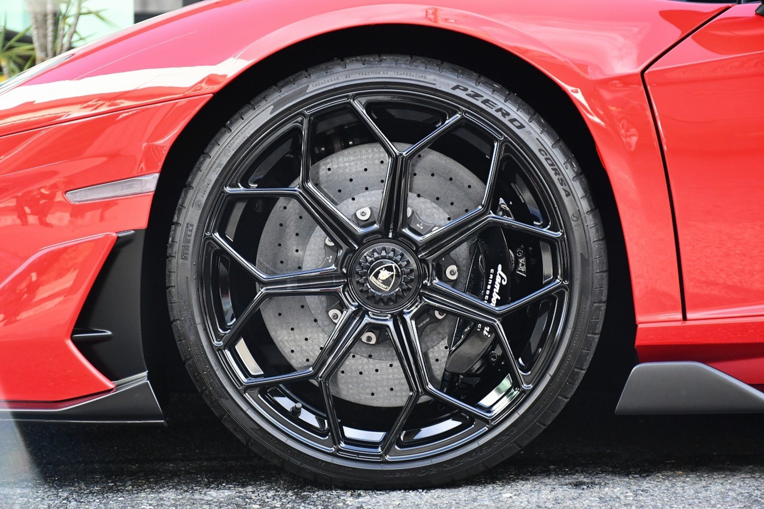 2019 Lamborghini Aventador SVJ — Photo 41 / 46