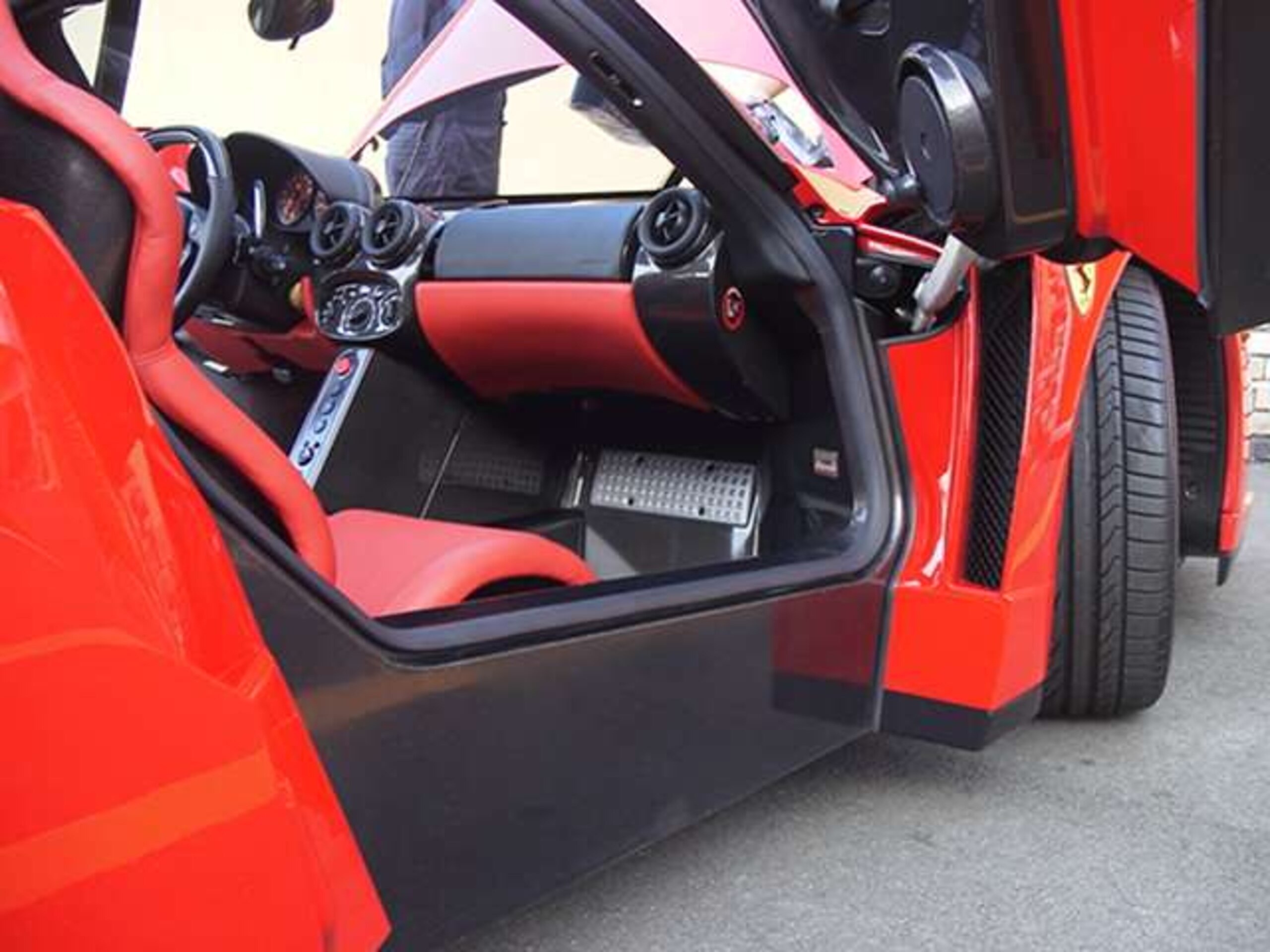 2004 Ferrari Enzo — Photo 11 / 13