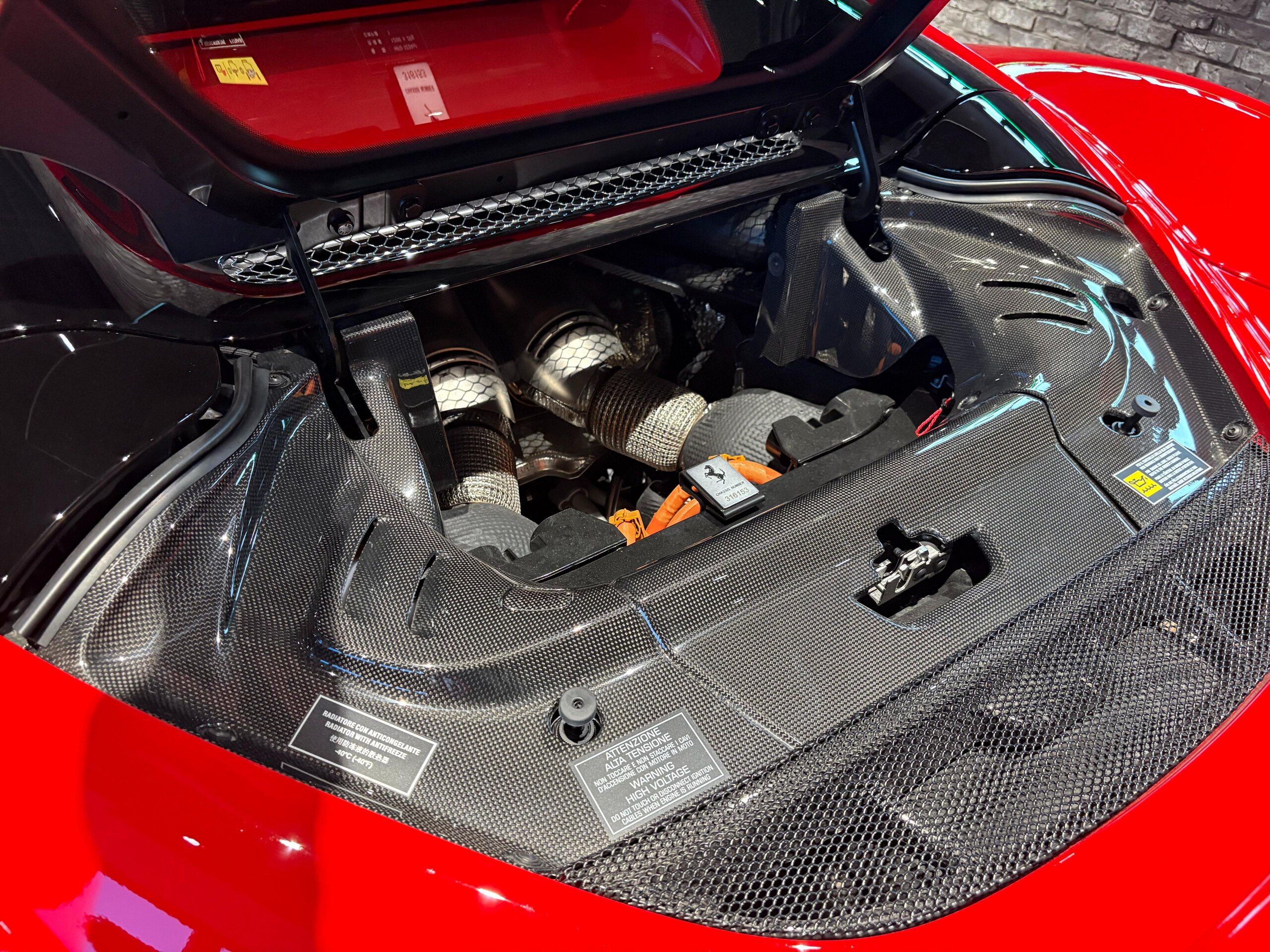 2025 Ferrari 296GTS — Photo 18 / 19