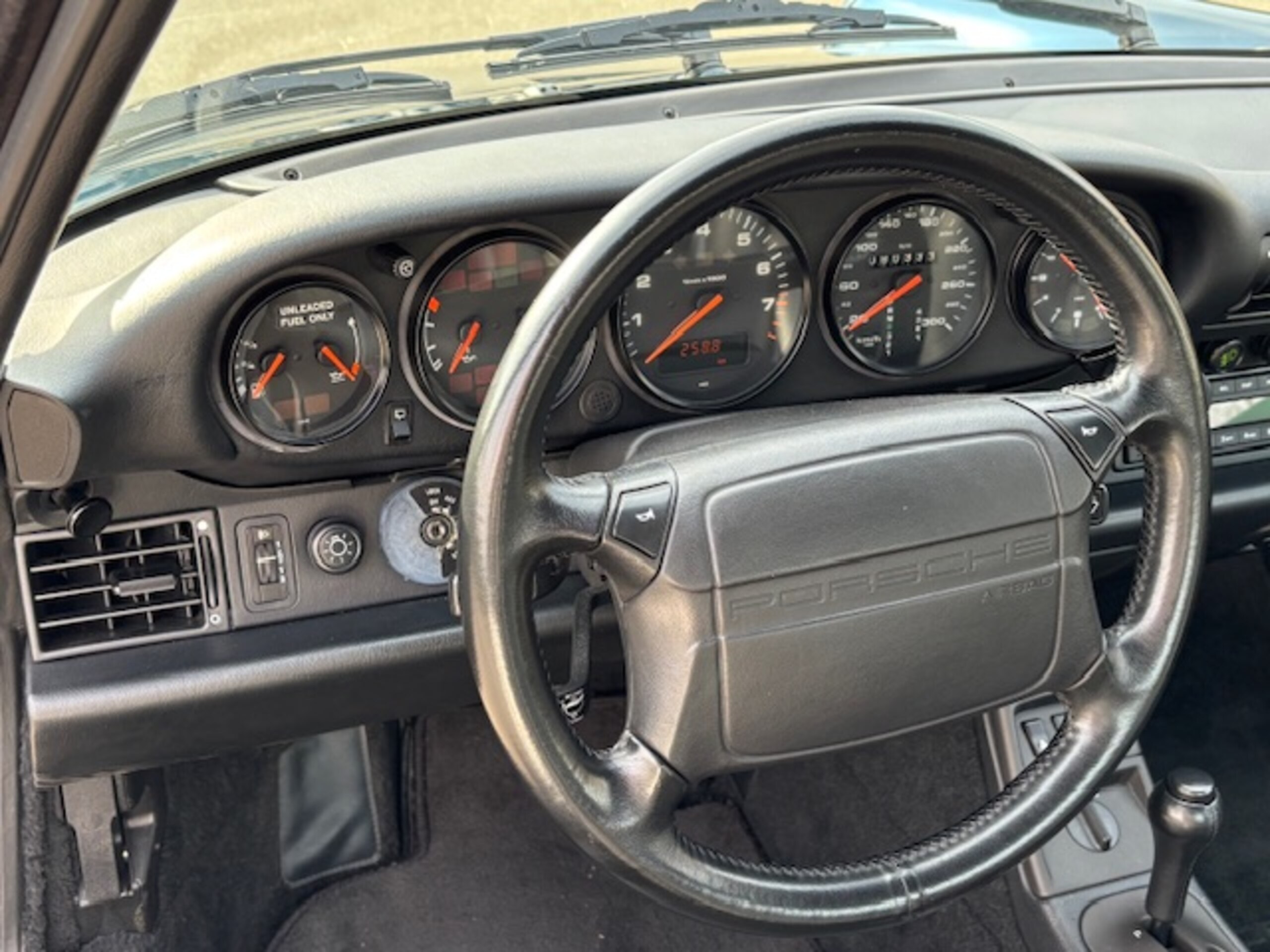 1992 Porsche 911 Carrera 2 — Photo 9 / 17