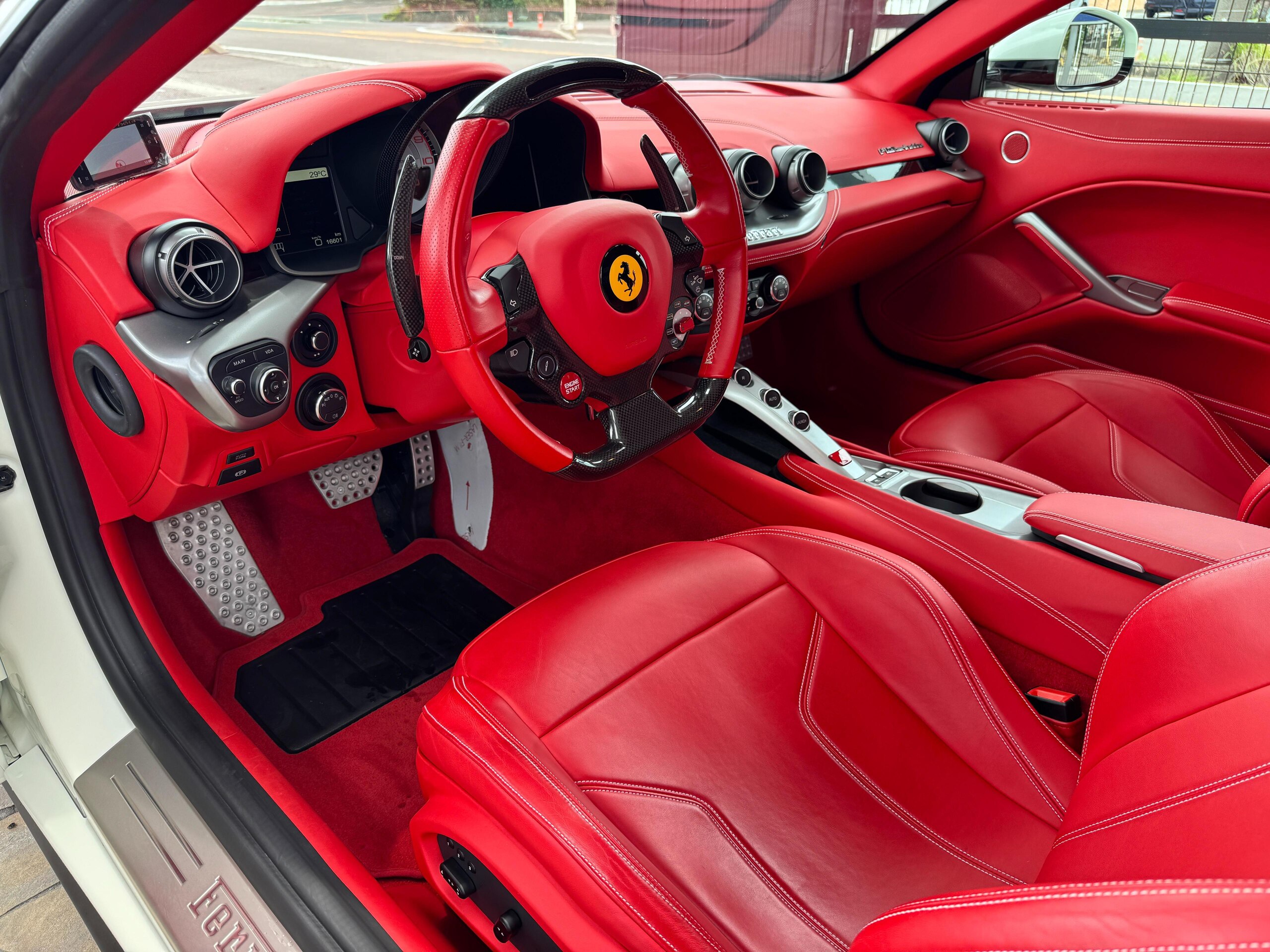 2014 Ferrari F12 Berlinetta — Photo 7 / 54