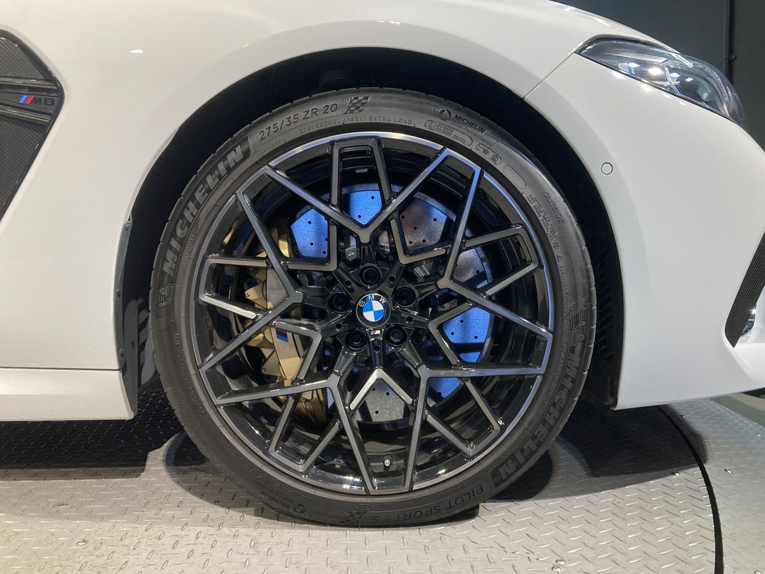 2020 BMW M8 Competition — Photo 8 / 17