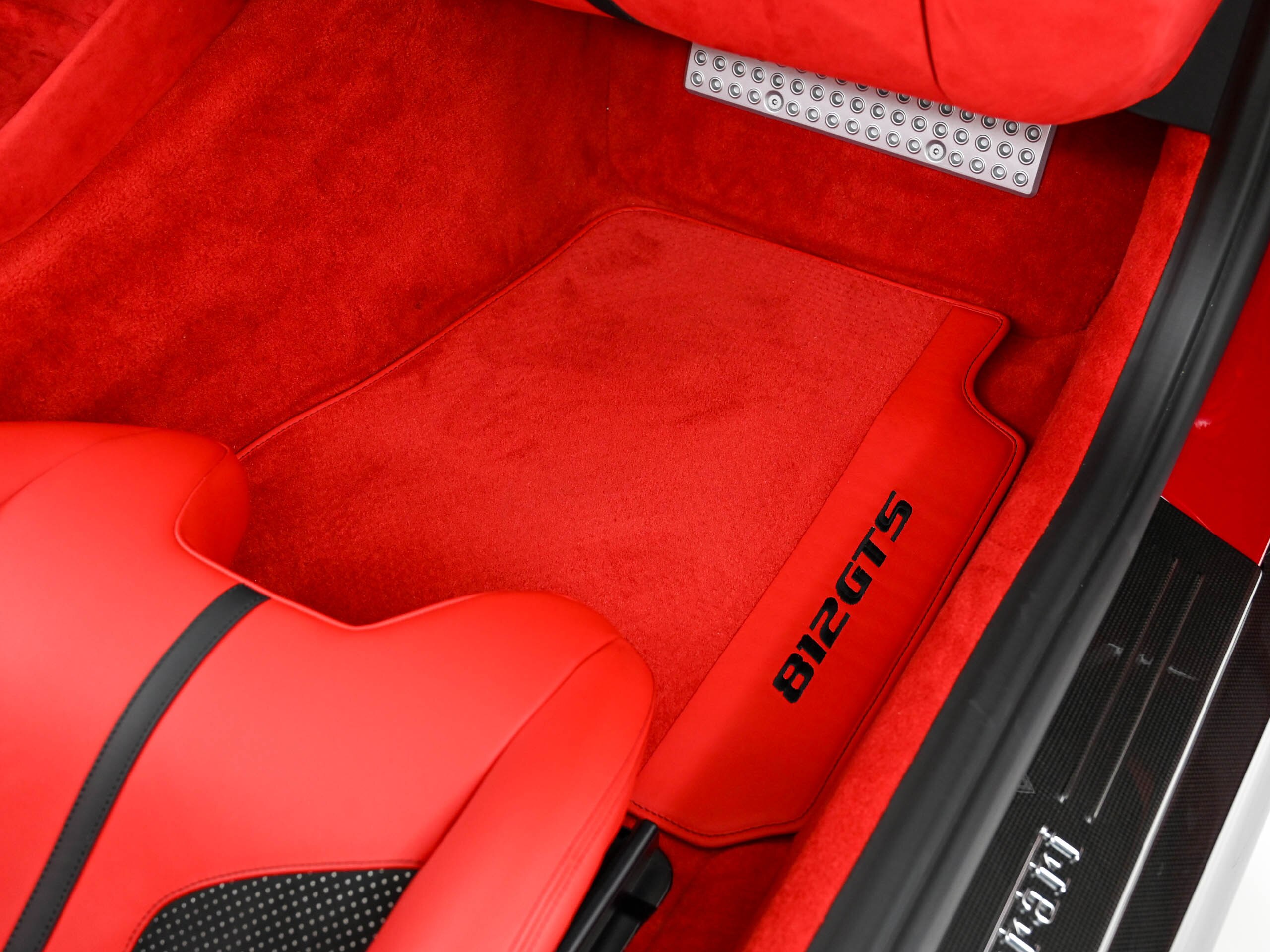 2020 Ferrari 812GTS — Photo 12 / 15