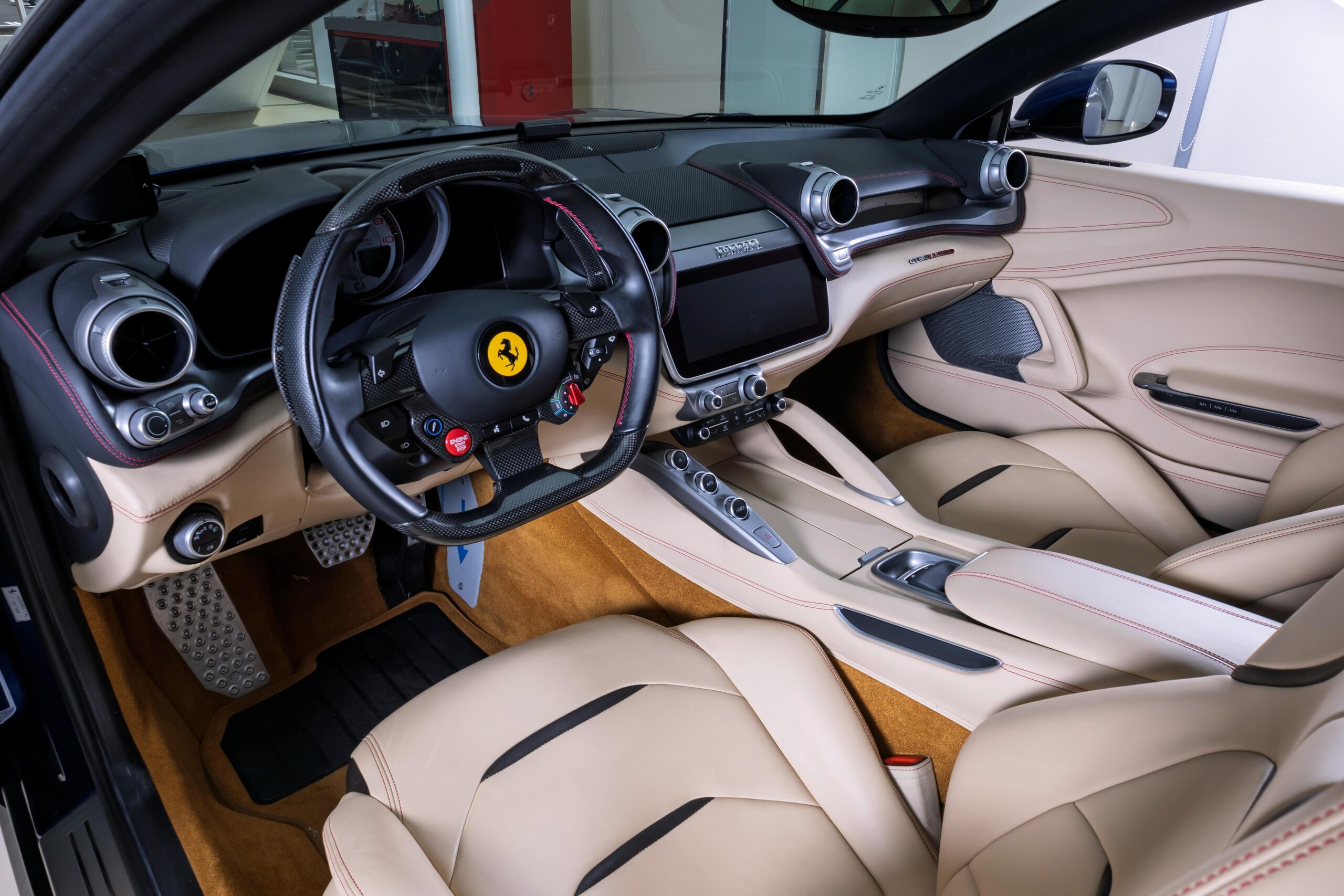 2017 Ferrari GTC4Lusso — Photo 8 / 21