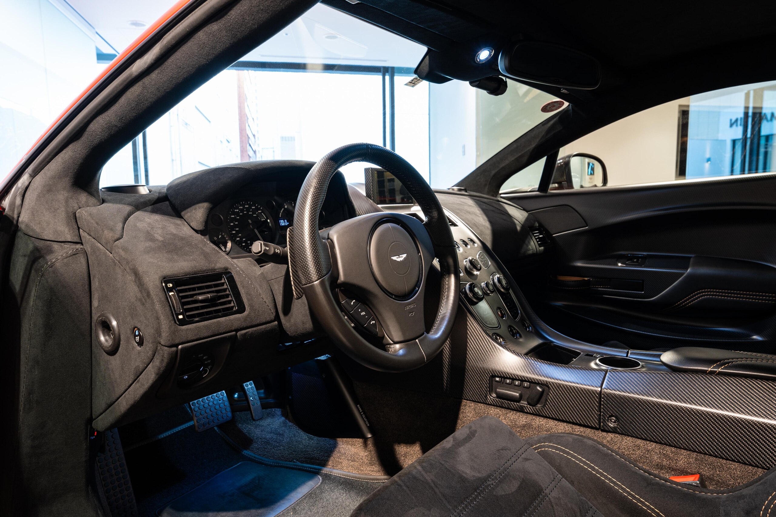 2015 Aston Martin Vantage GT12 — Photo 9 / 19