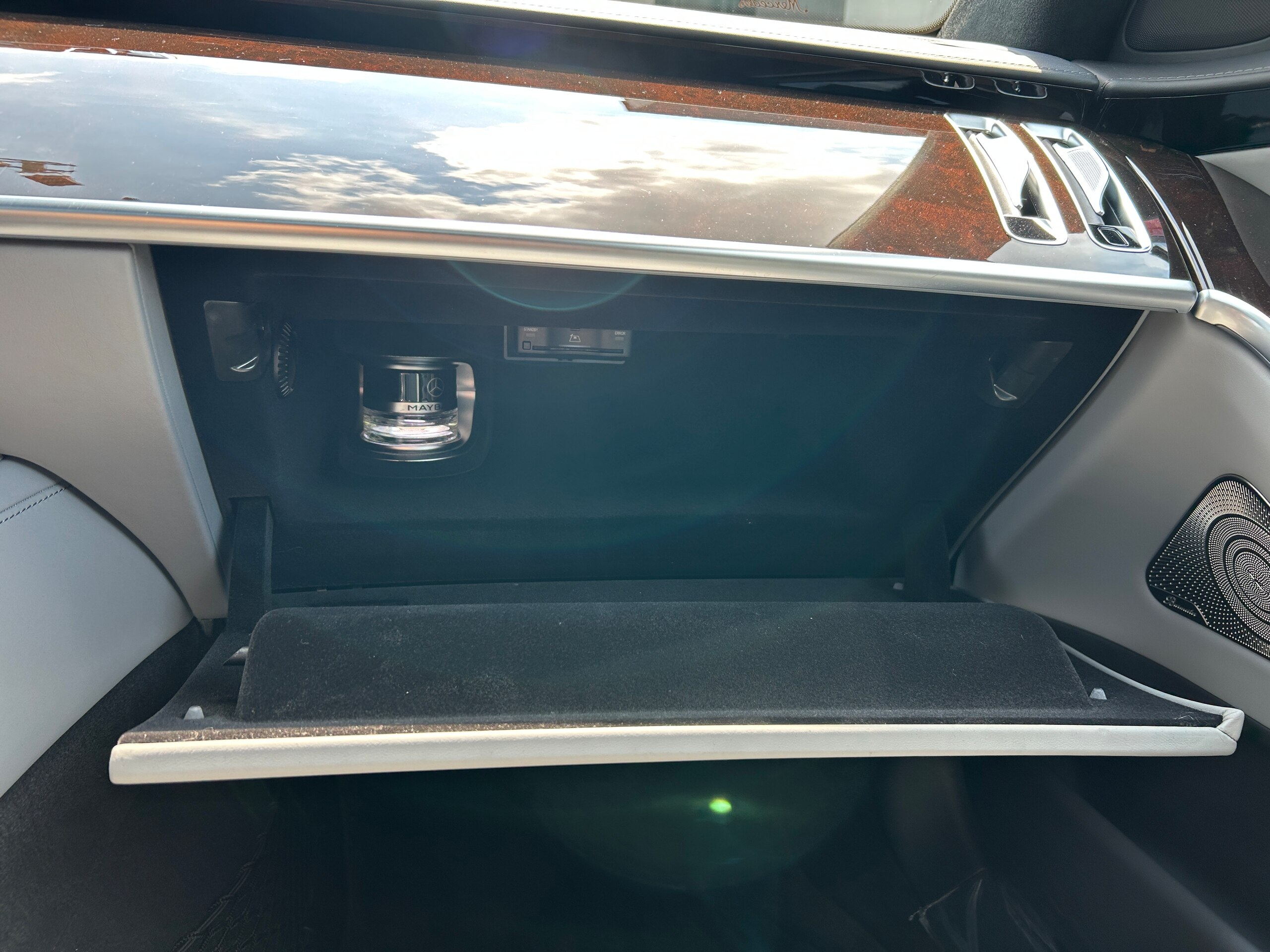 2025 Mercedes Benz Maybach S680 — Photo 33 / 40