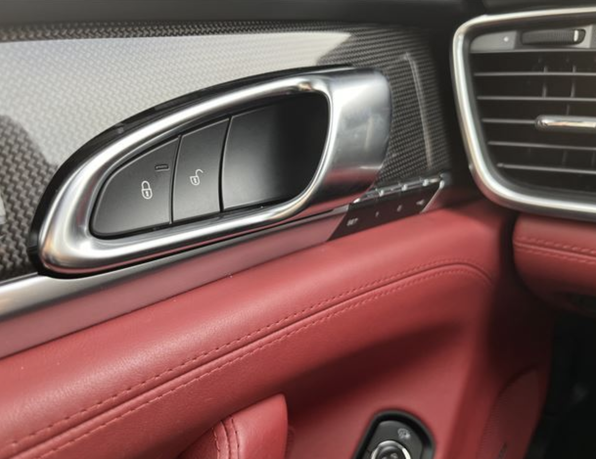 2014 Porsche Panamera GTS — Photo 14 / 15