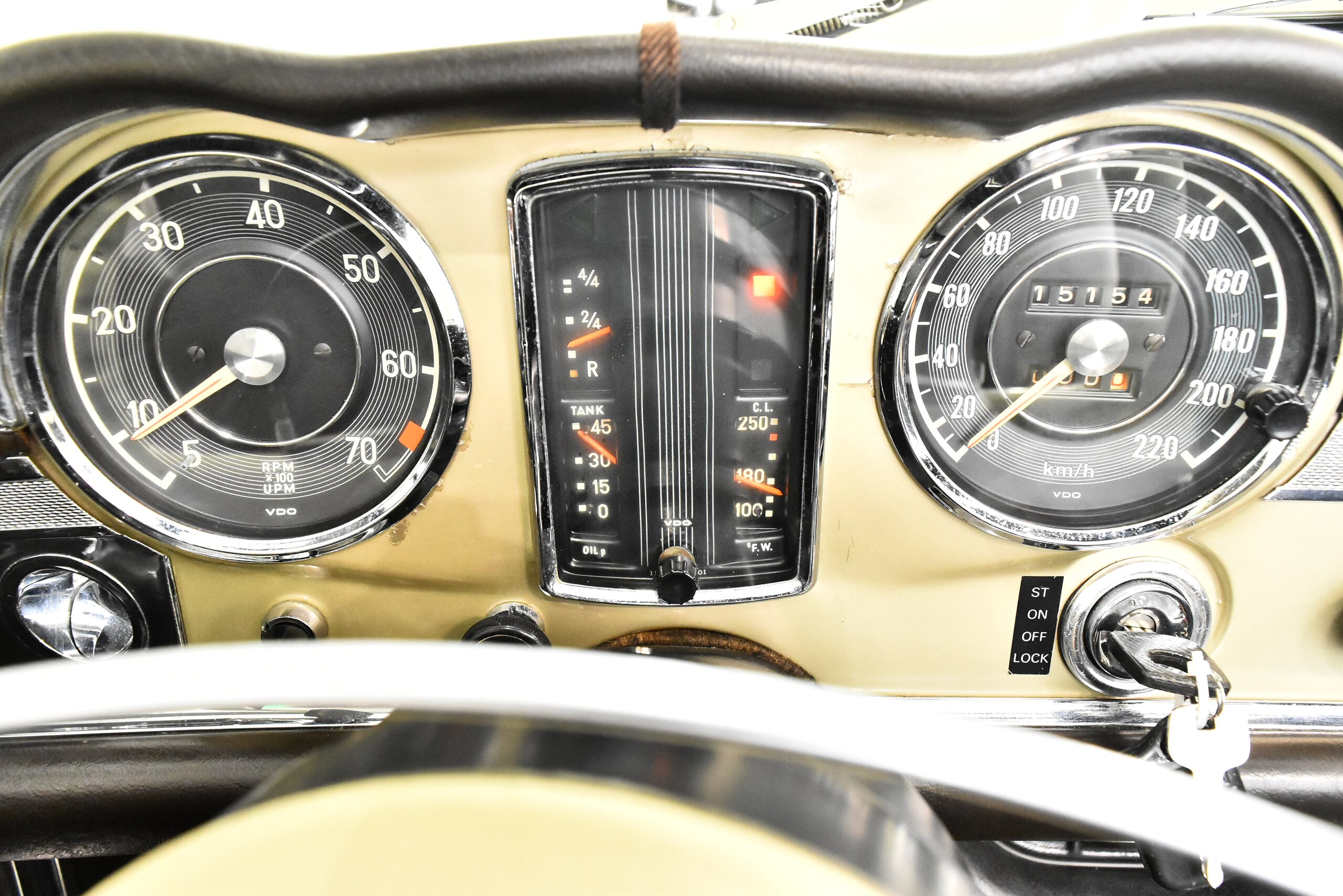 1970 Mercedes Benz 280SL — Photo 10 / 16