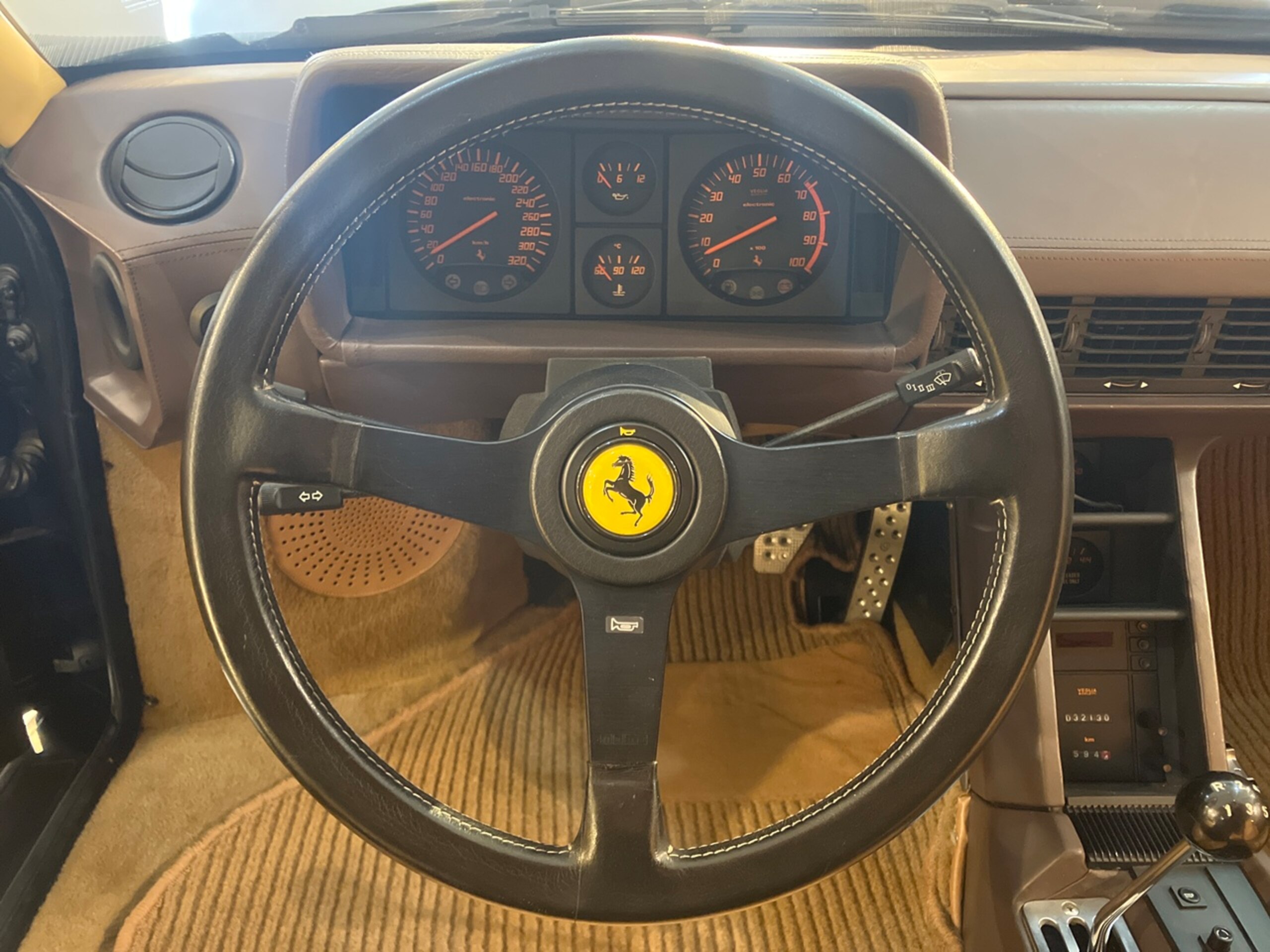 1988 Ferrari Testarossa — Photo 9 / 21