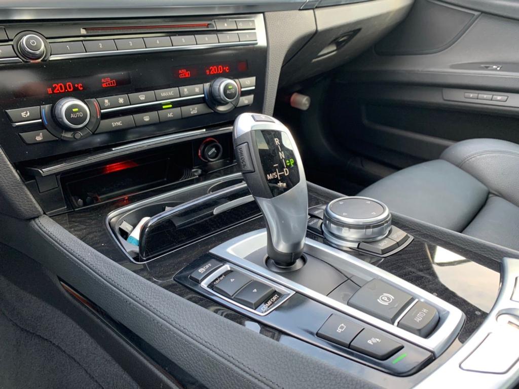 2015 BMW 740i M Sport — Photo 18 / 27
