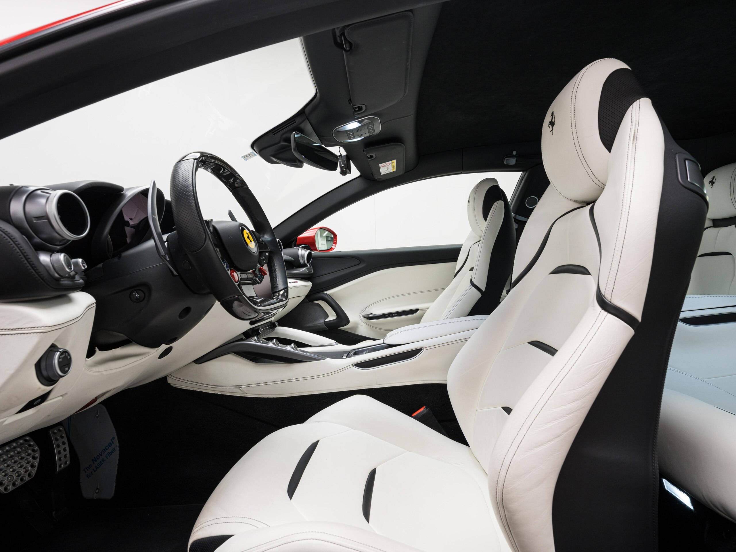 2020 Ferrari GTC4Lusso — Photo 7 / 29