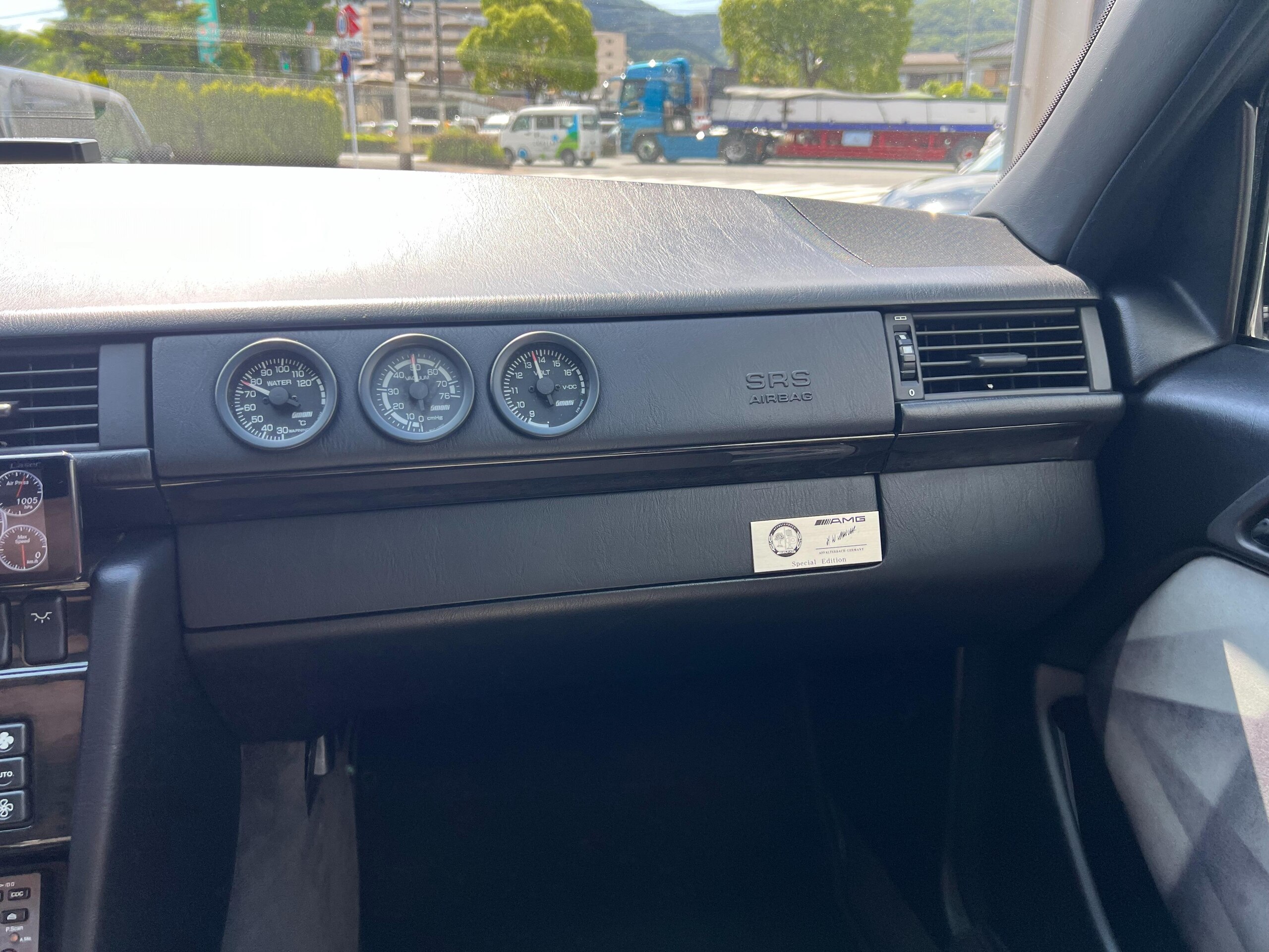 1995 Mercedes Benz E500 Limited — Photo 13 / 18
