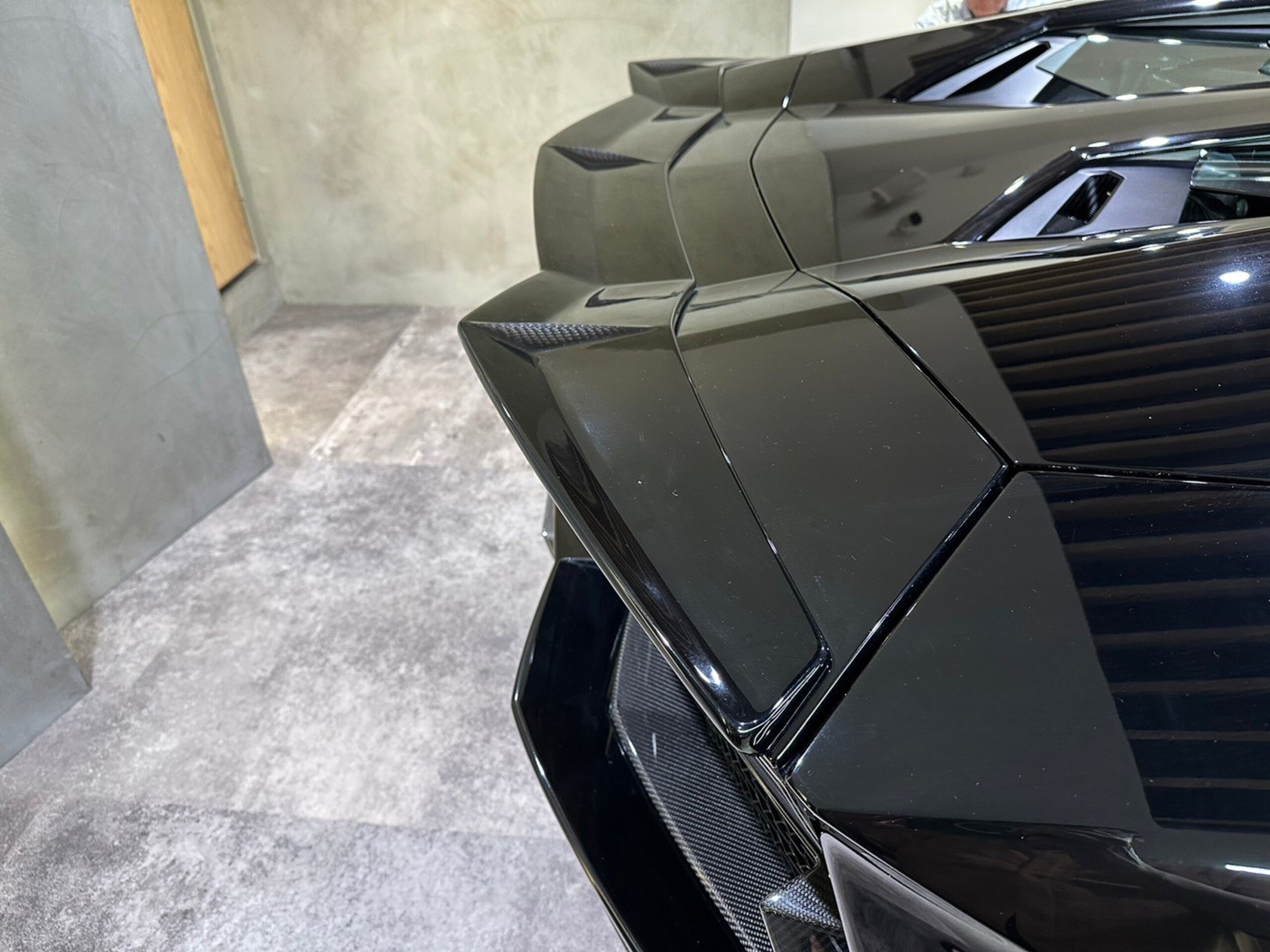 2015 Lamborghini Aventador Roadster — Photo 17 / 20