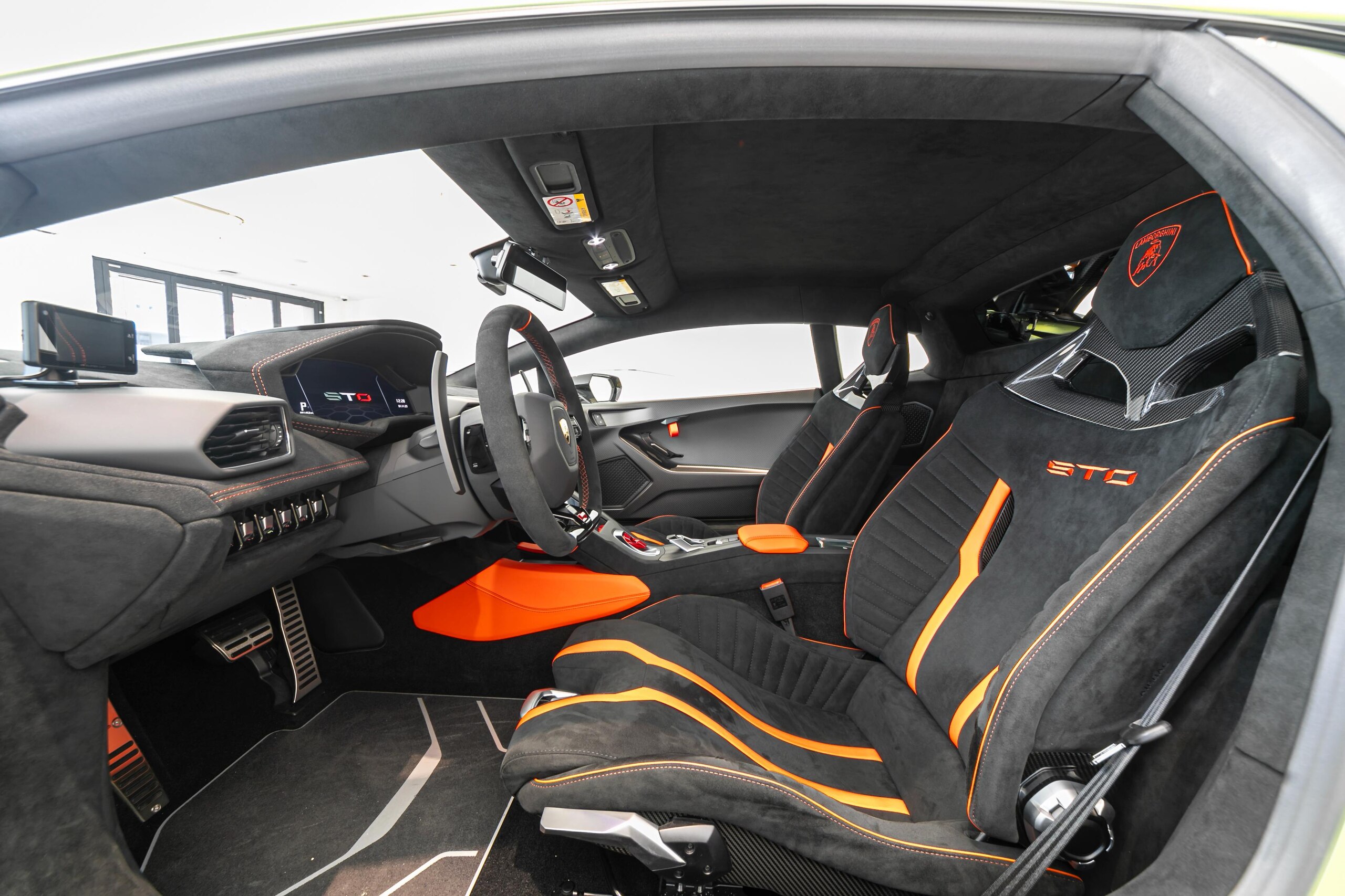 2023 Lamborghini Huracán STO — Photo 12 / 27