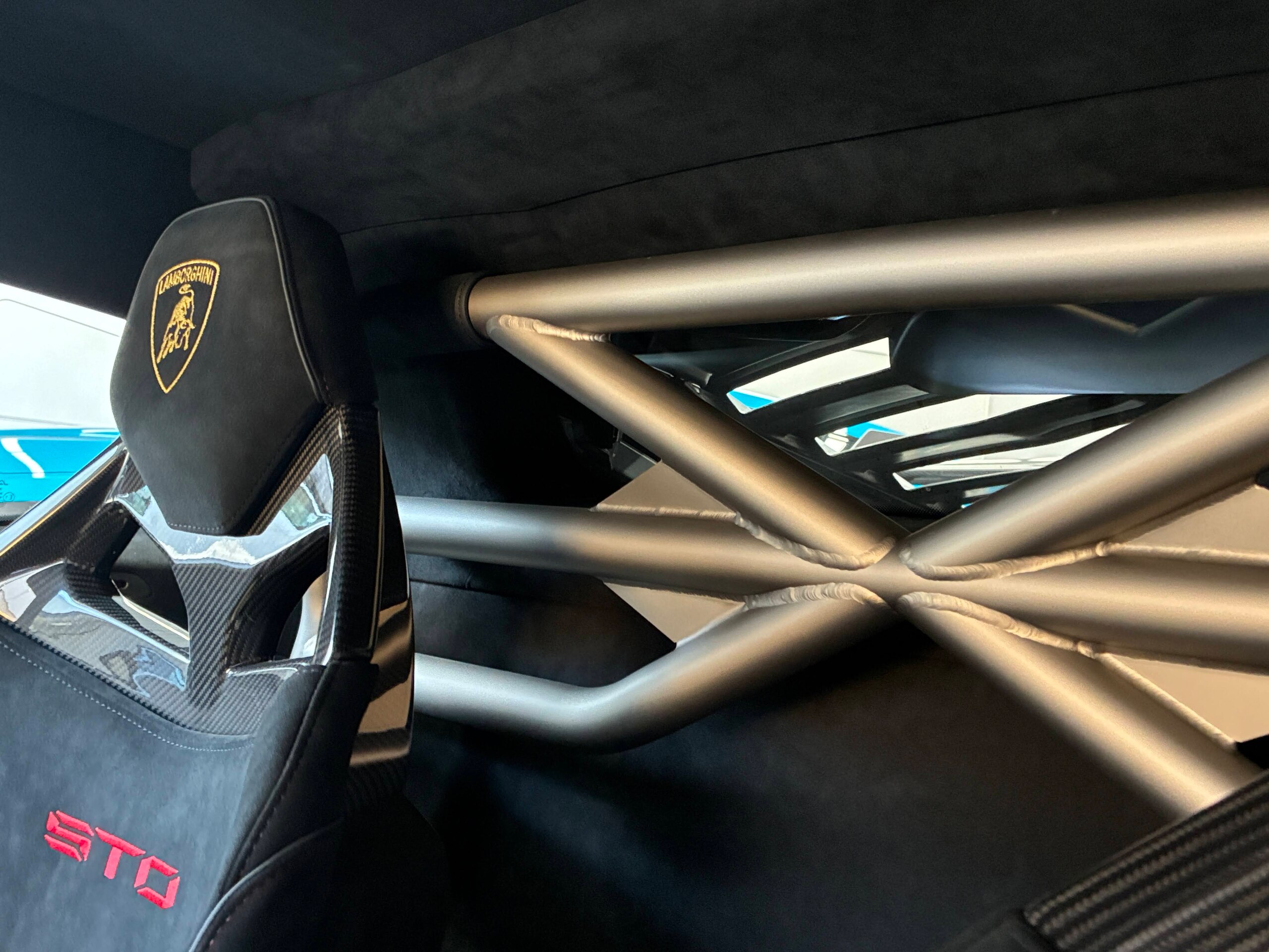 2022 Lamborghini Huracán STO — Photo 17 / 18