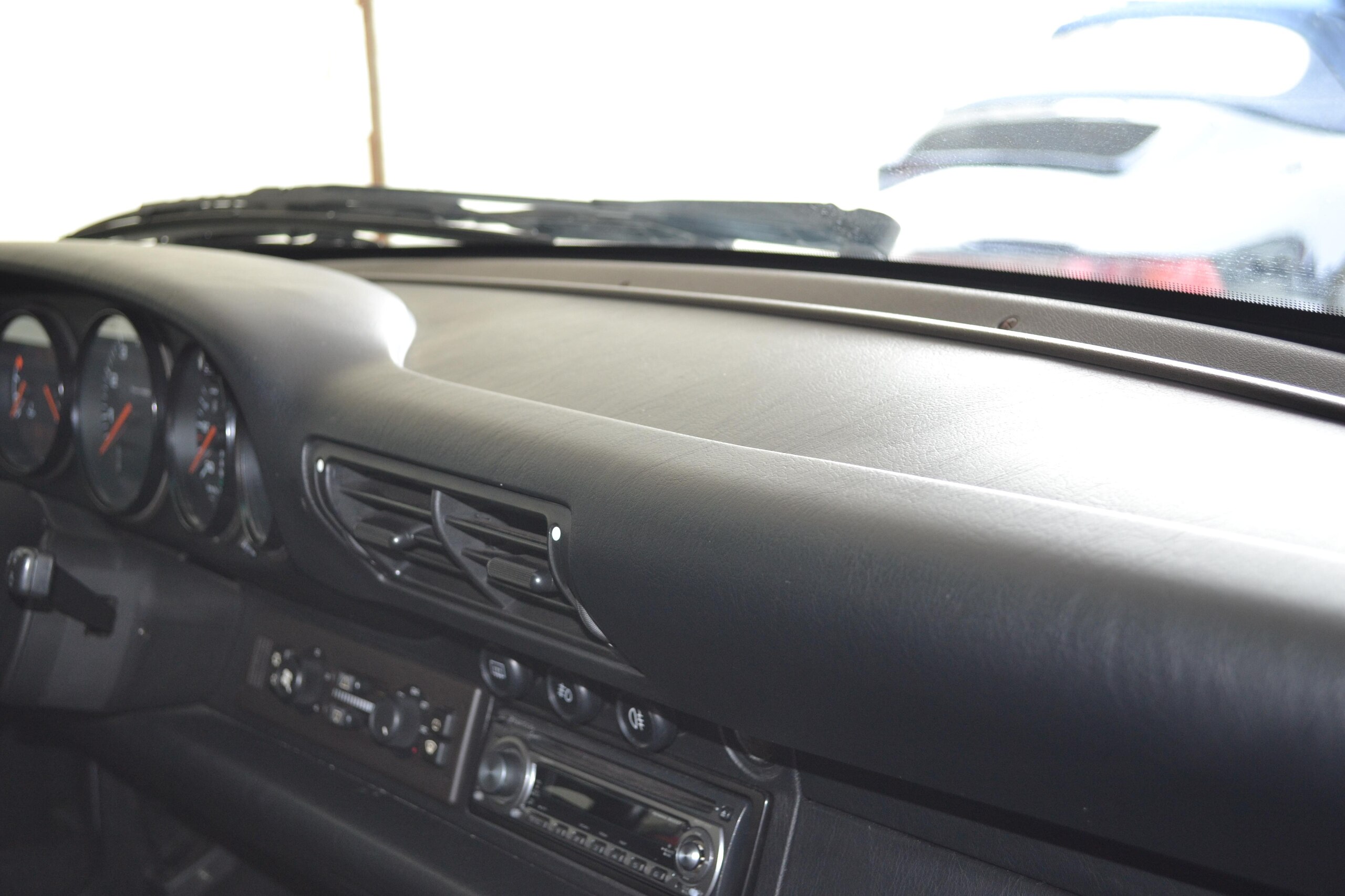 1995 Porsche 911 Carrera 2 — Photo 17 / 24