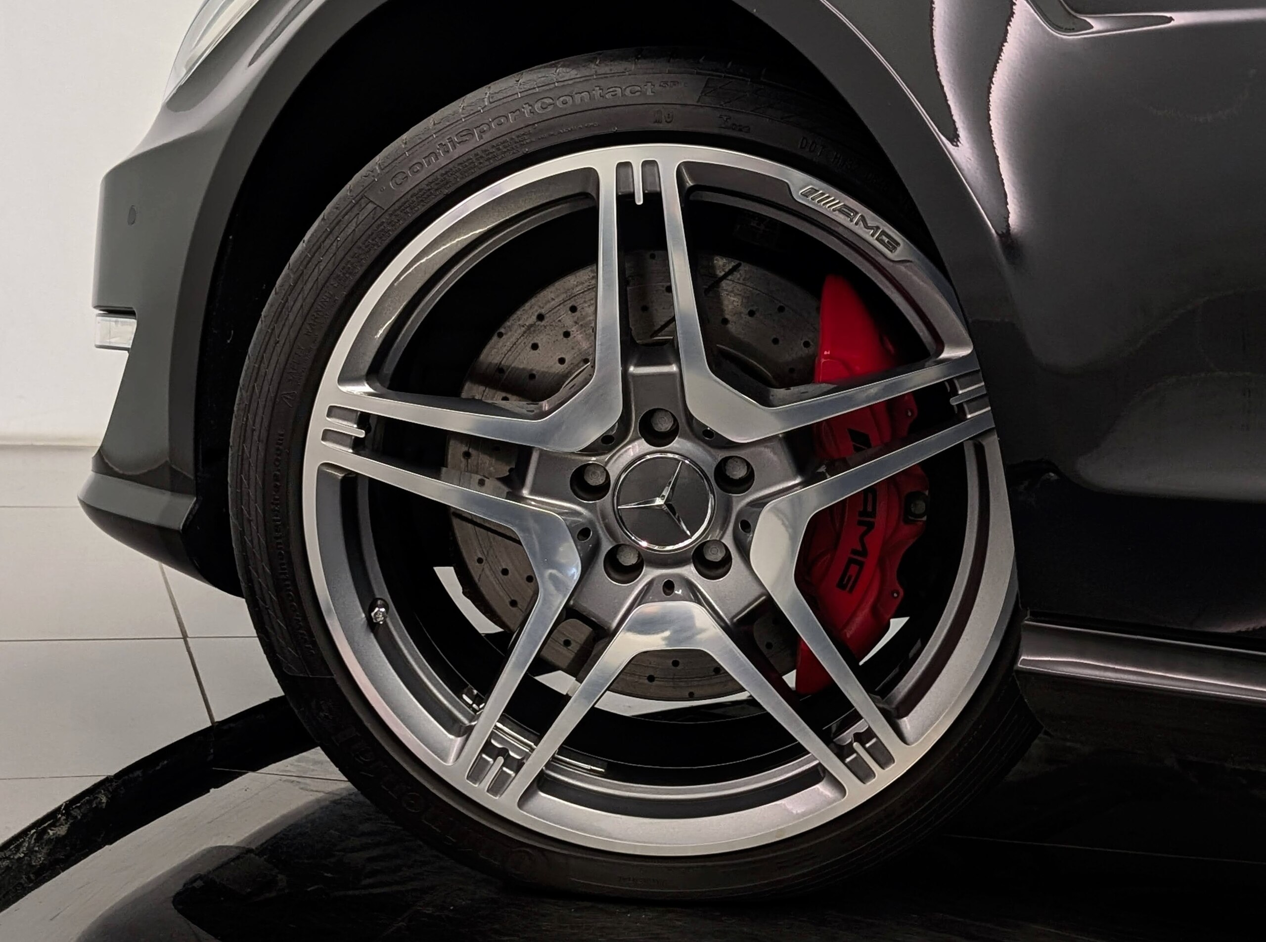 2012 Mercedes Benz CLS63 AMG — Photo 14 / 38