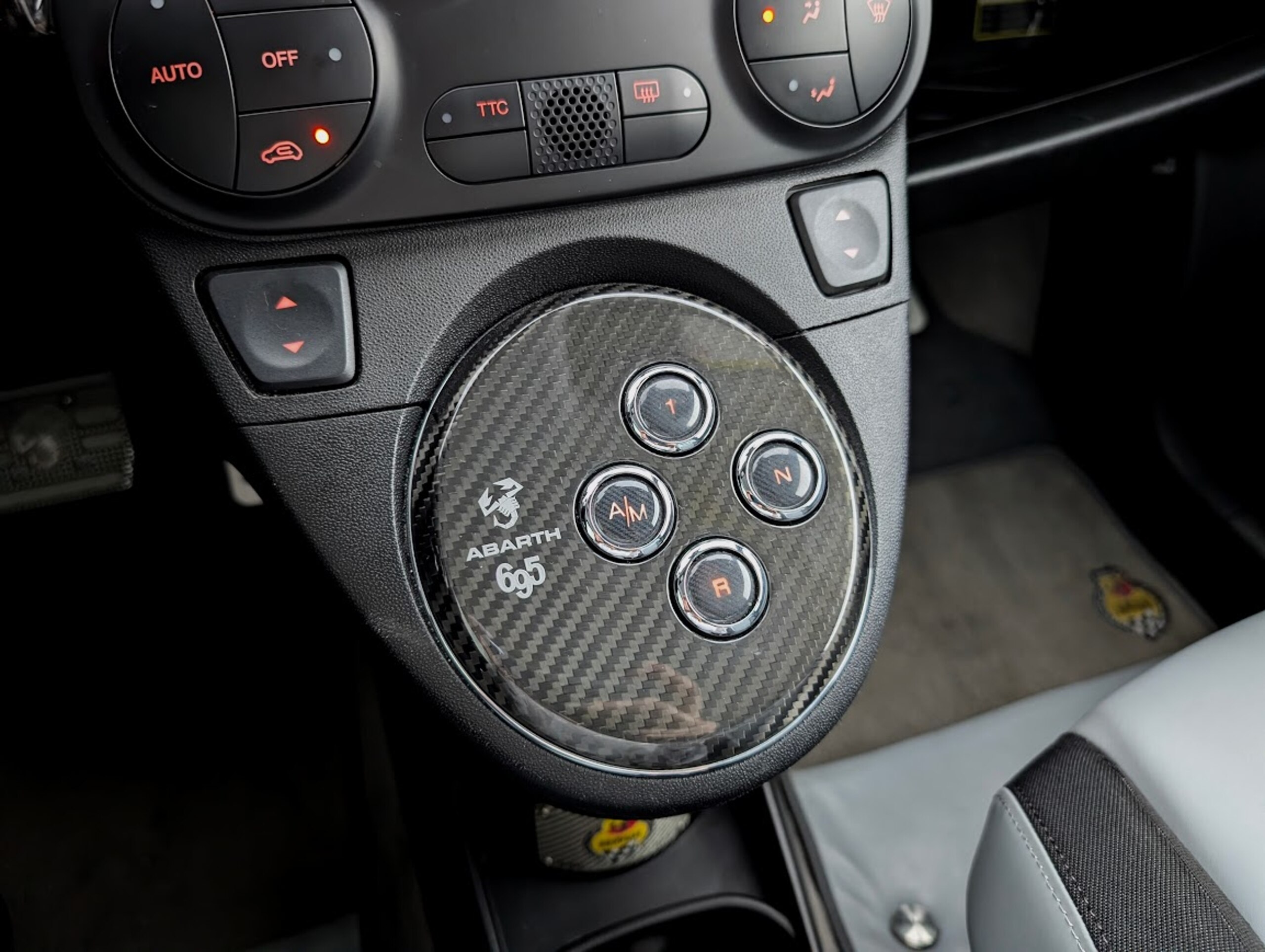 2011 Abarth 695 Tributo Ferrari — Photo 9 / 35