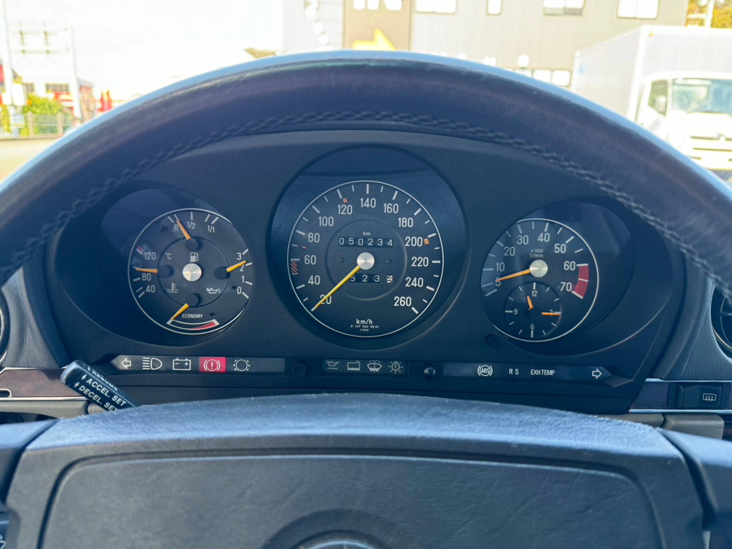 1988 Mercedes Benz SL560 — Photo 10 / 14