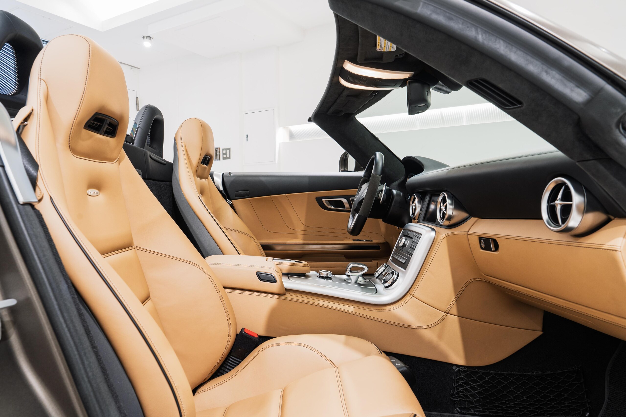 2011 Mercedes Benz SLS AMG Roadster — Photo 14 / 17
